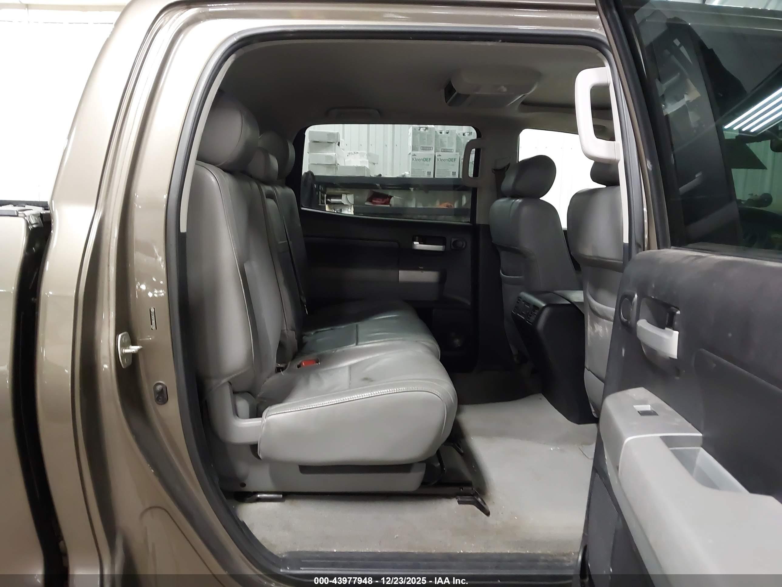 TOYOTA TUNDRA image 8