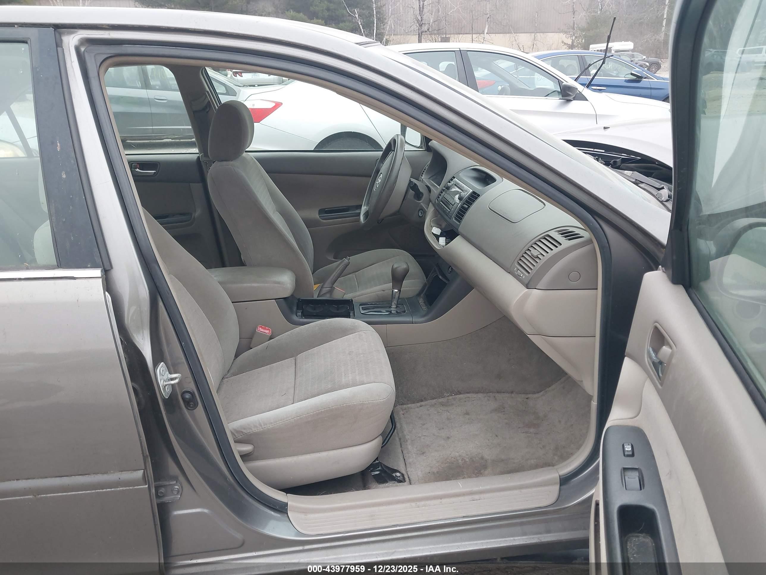 TOYOTA CAMRY image 5