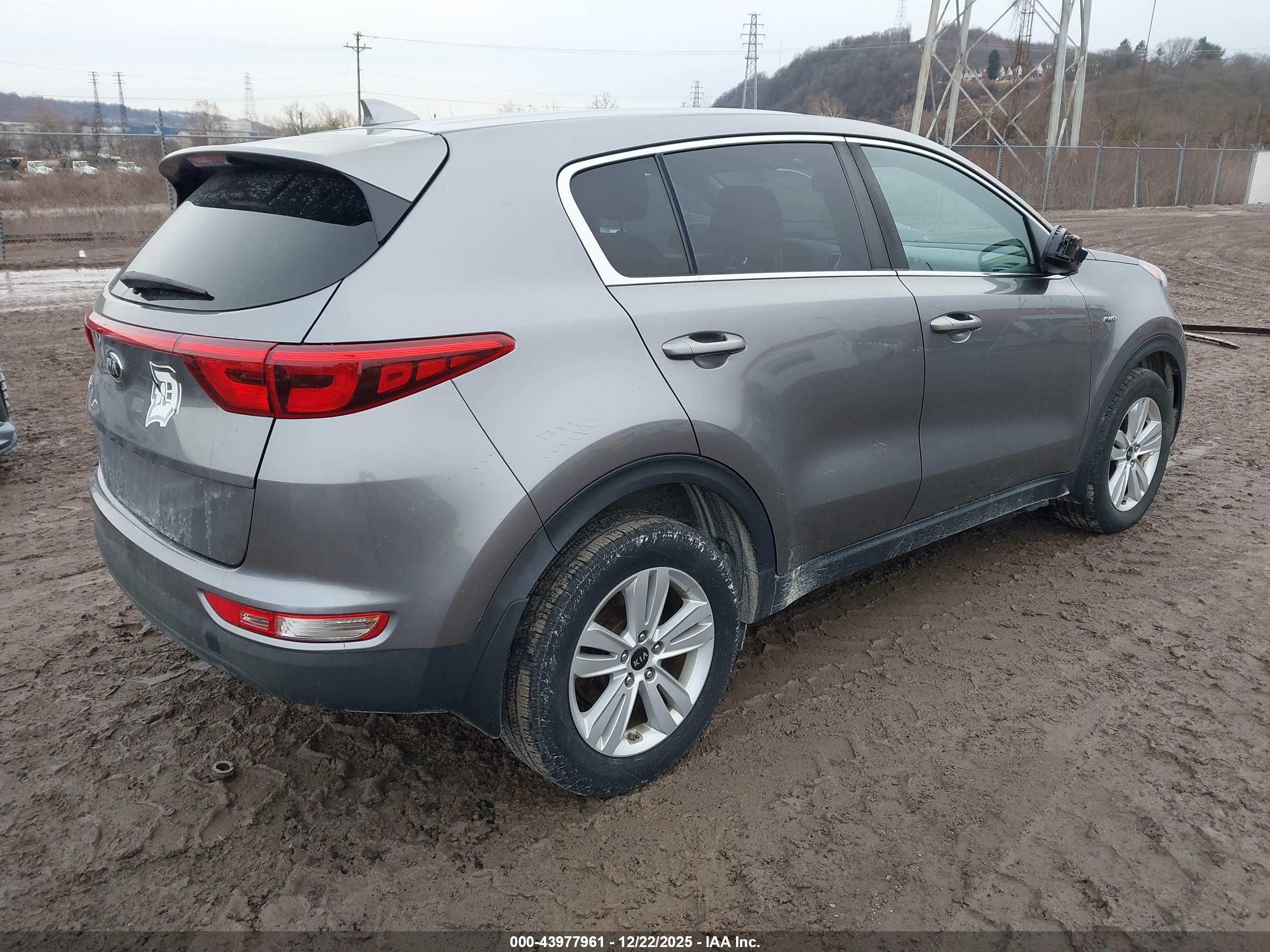 KIA SPORTAGE image 4