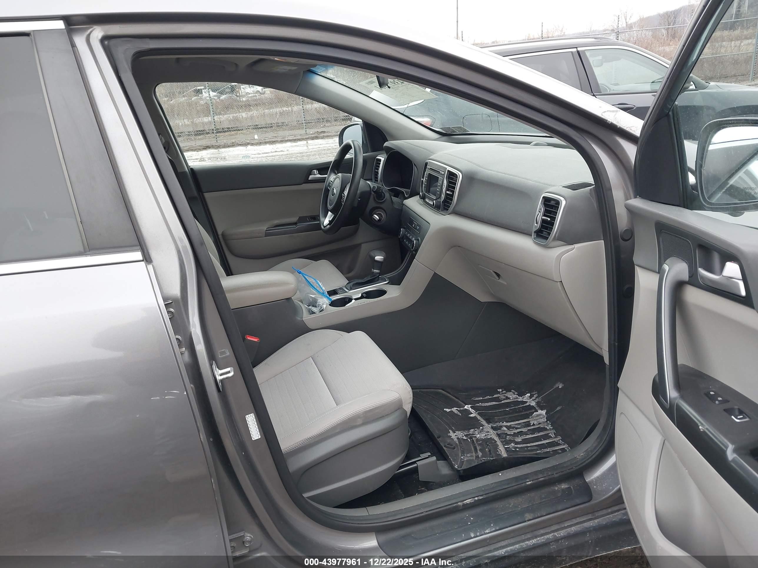 KIA SPORTAGE image 5