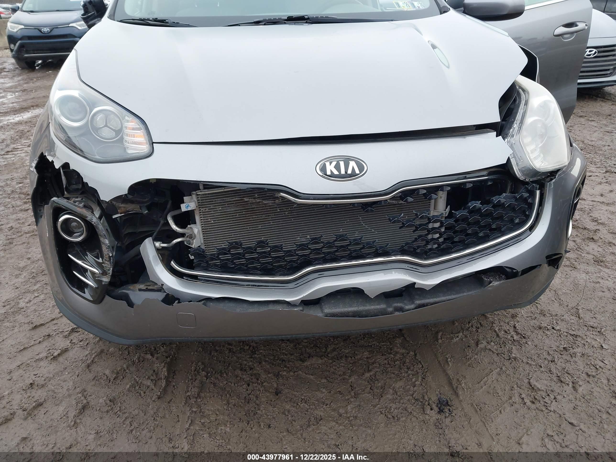KIA SPORTAGE image 6