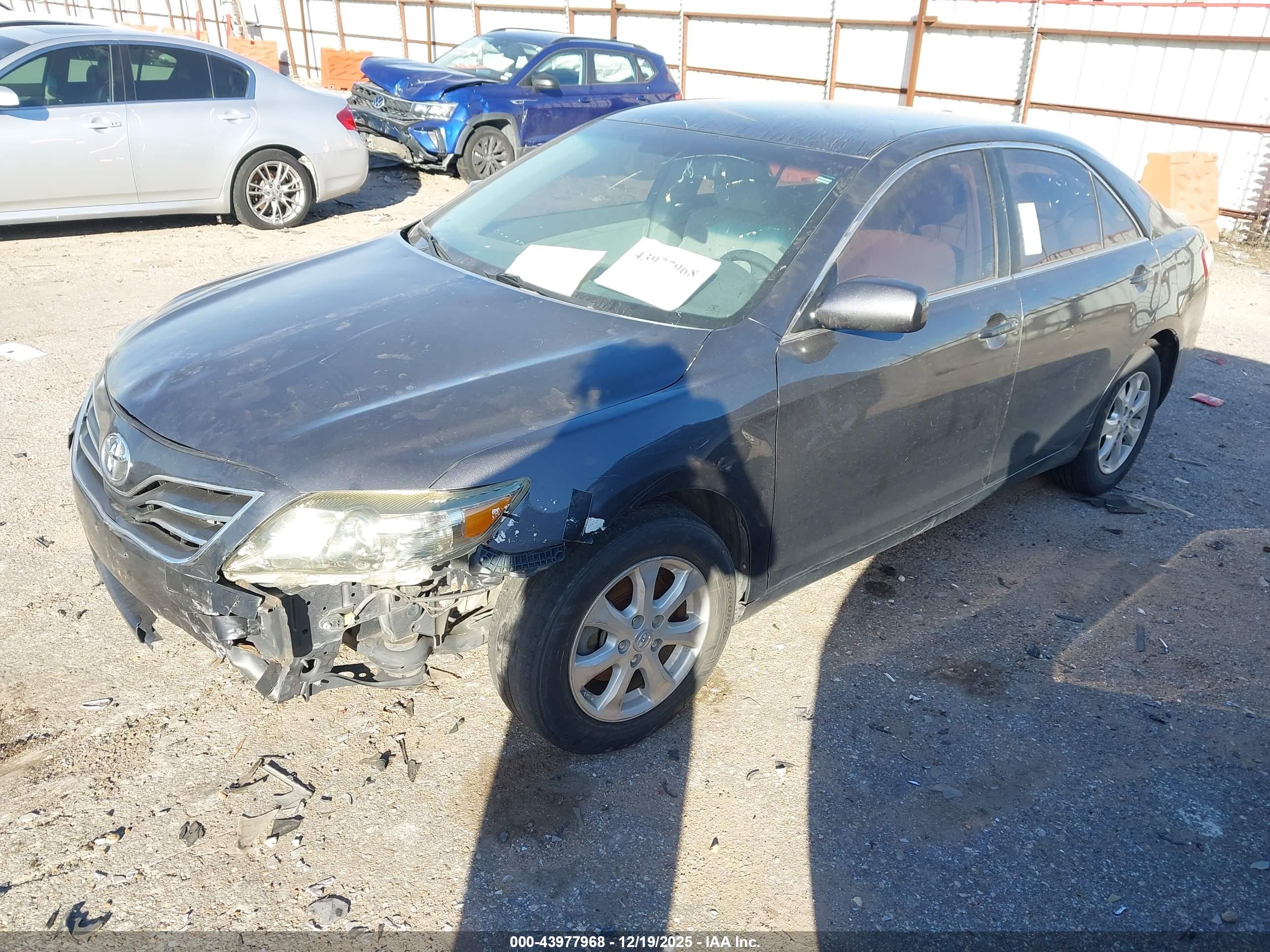 TOYOTA CAMRY image 2