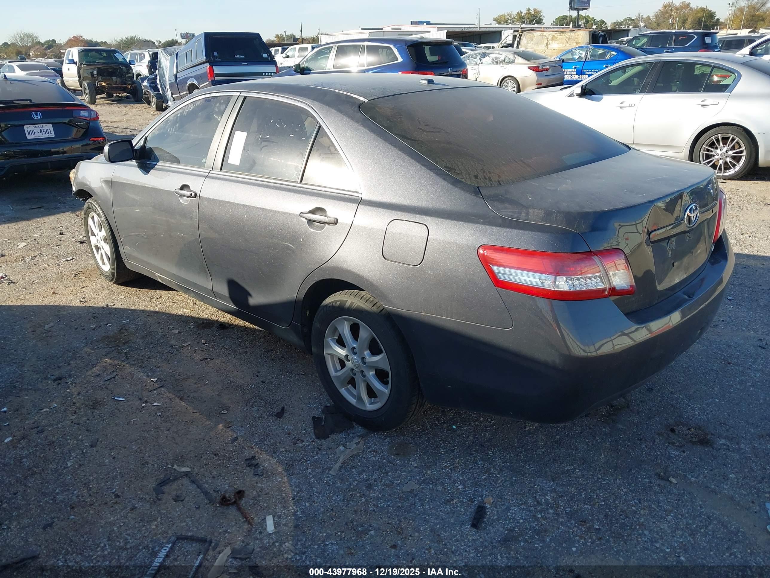TOYOTA CAMRY image 3