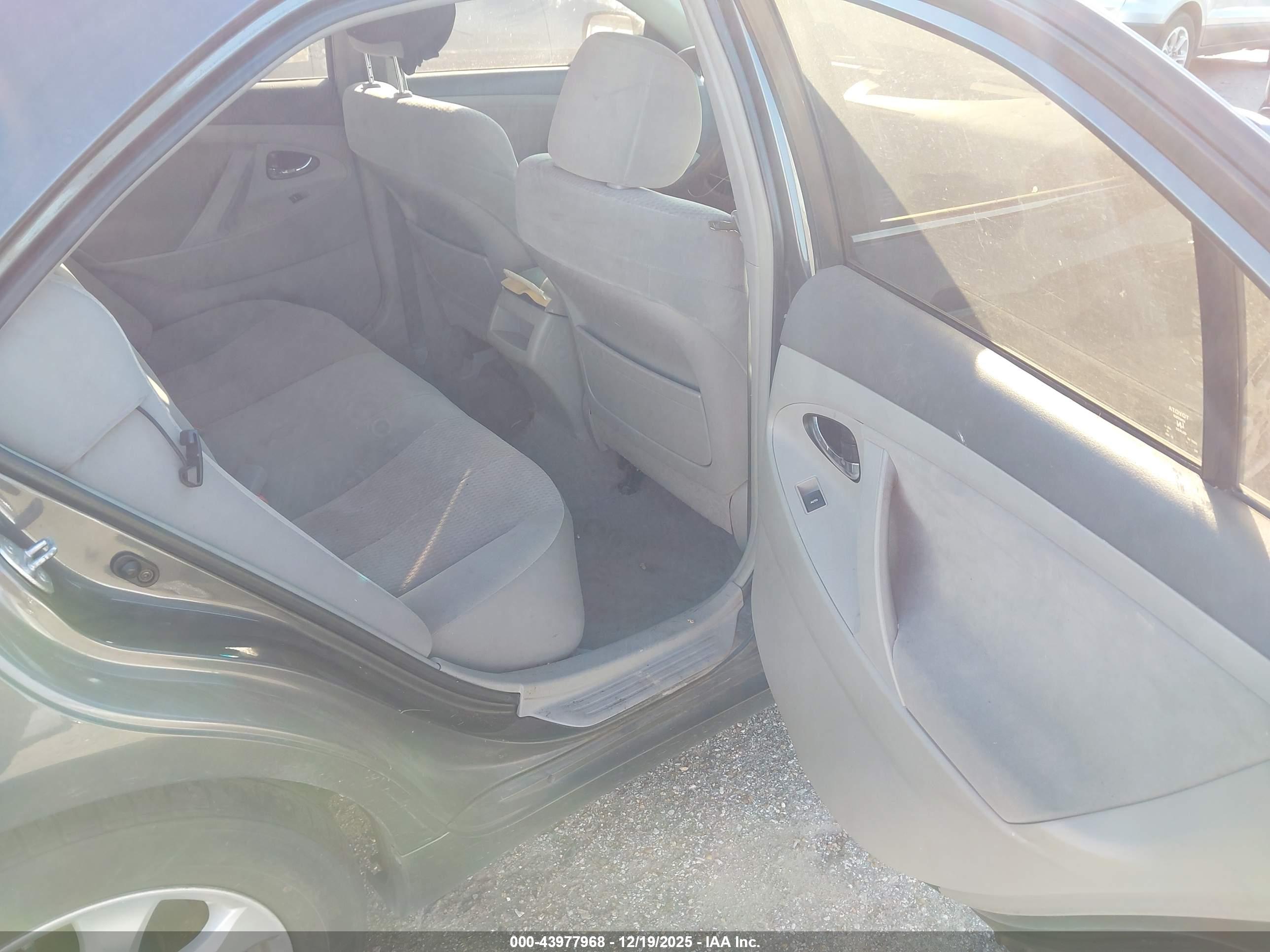 TOYOTA CAMRY image 8