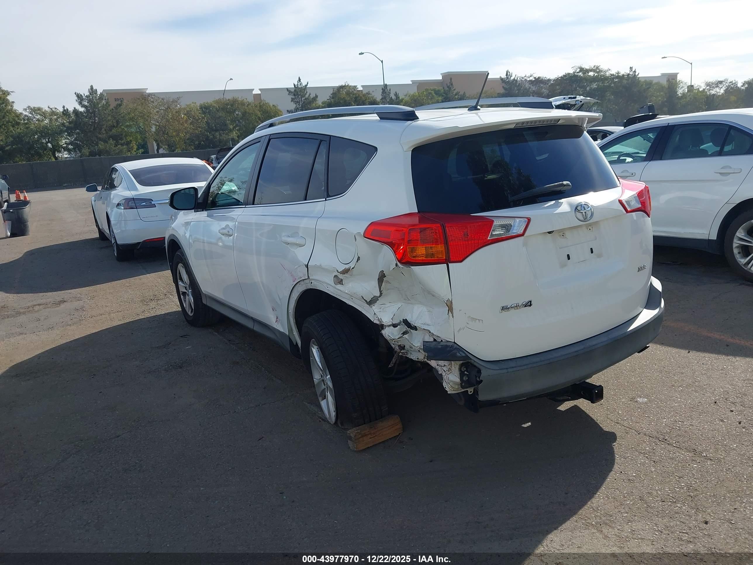 TOYOTA RAV4 image 3
