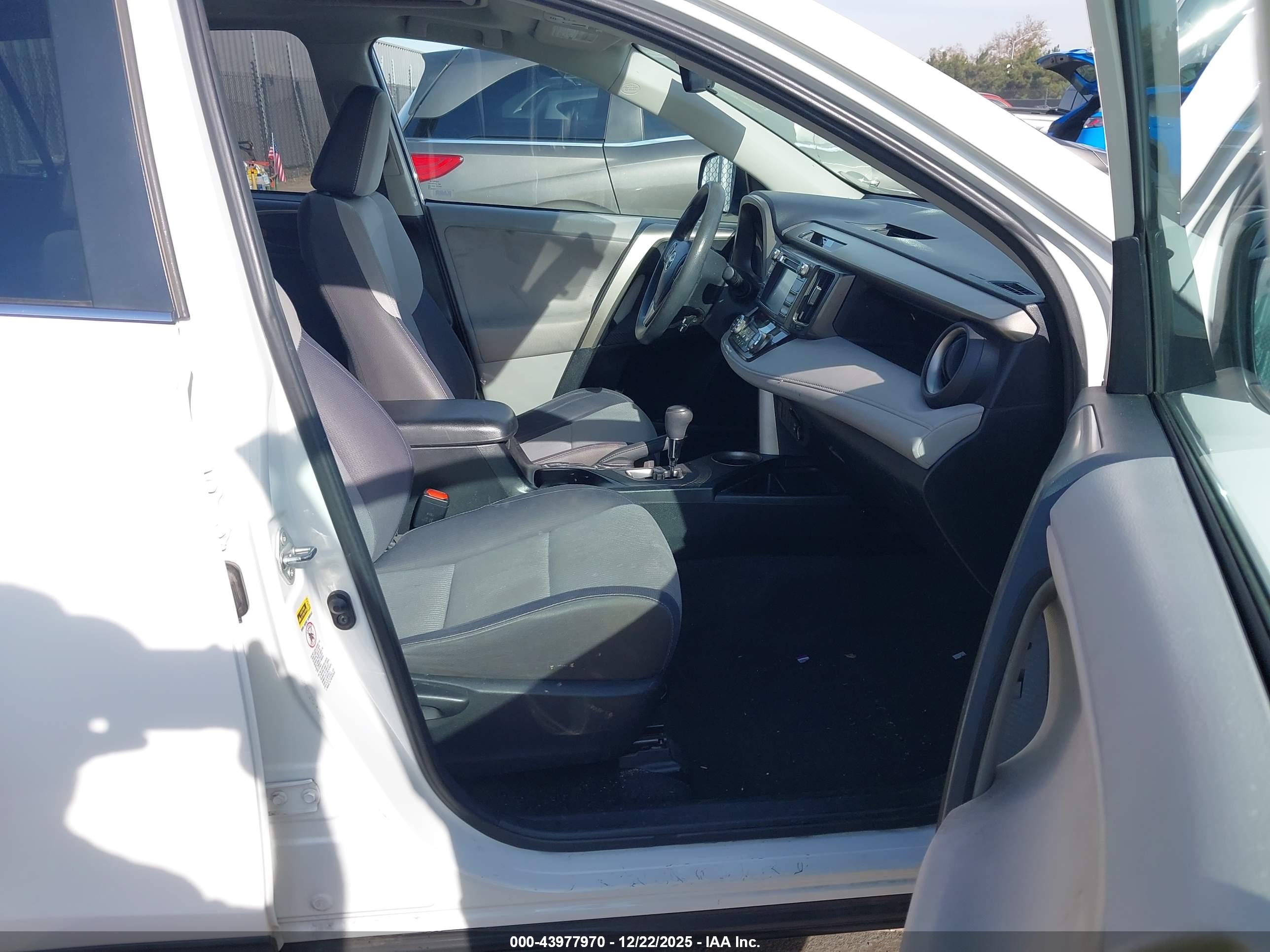 TOYOTA RAV4 image 5