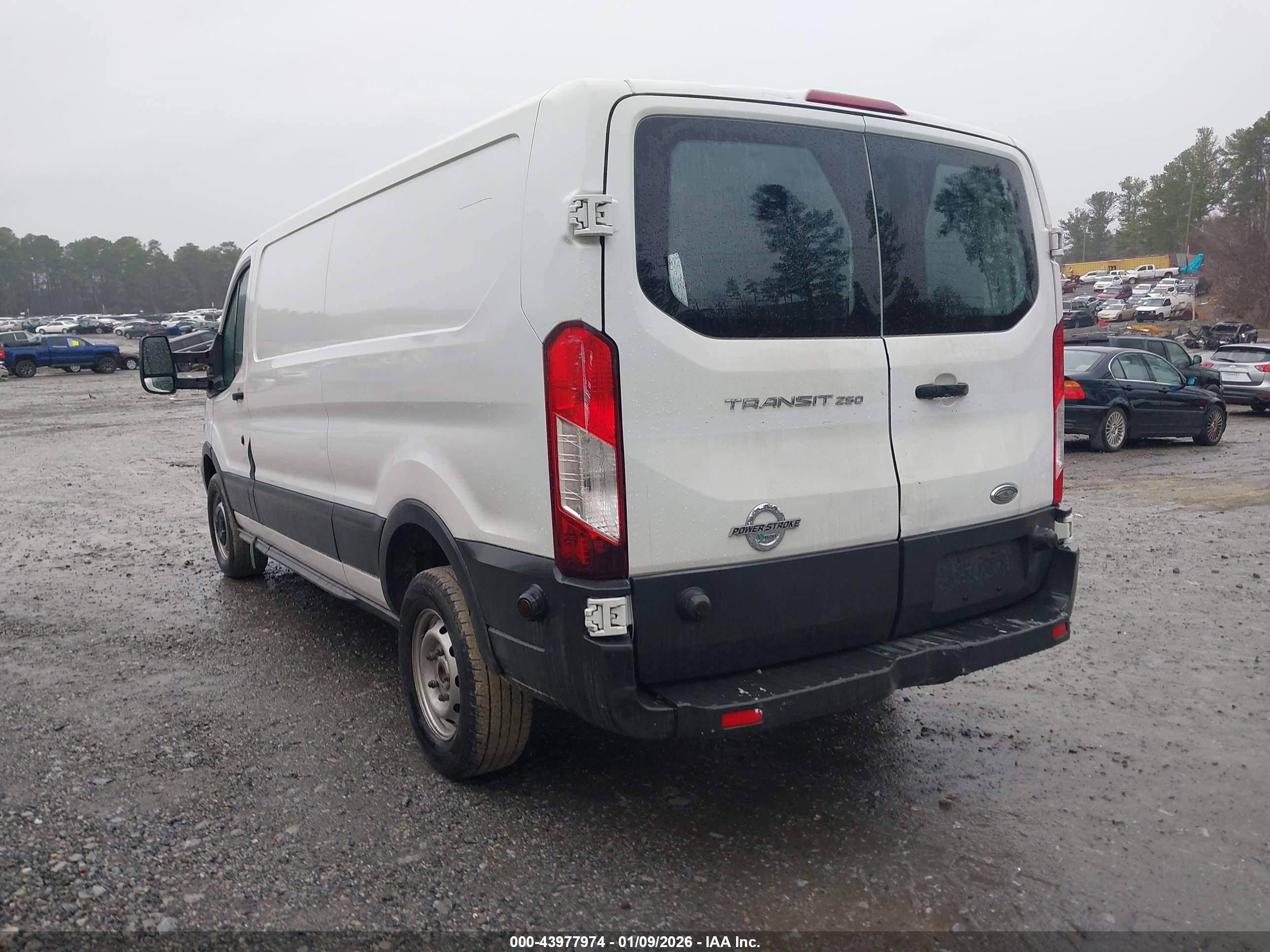FORD TRANSIT-250 image 3