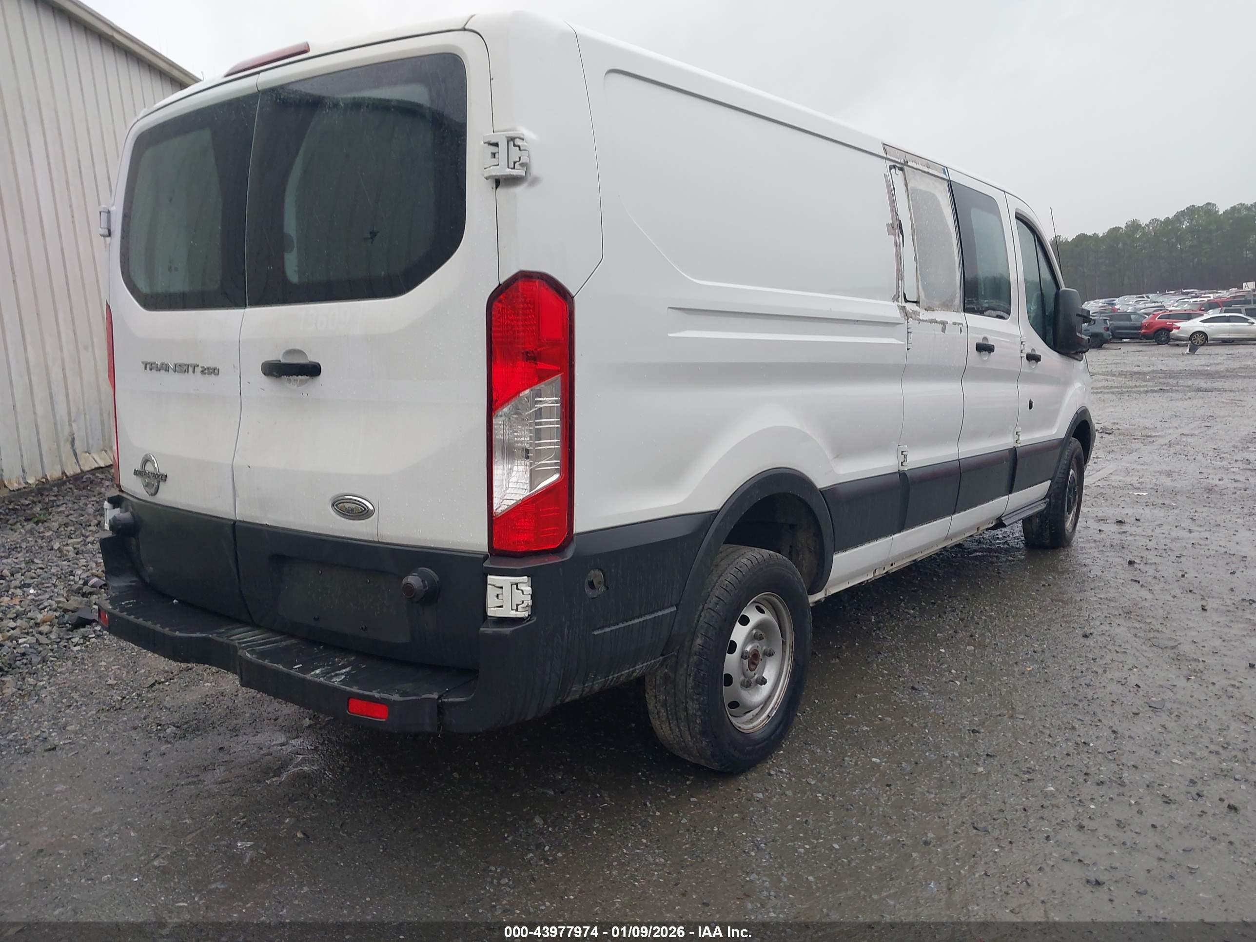 FORD TRANSIT-250 image 4