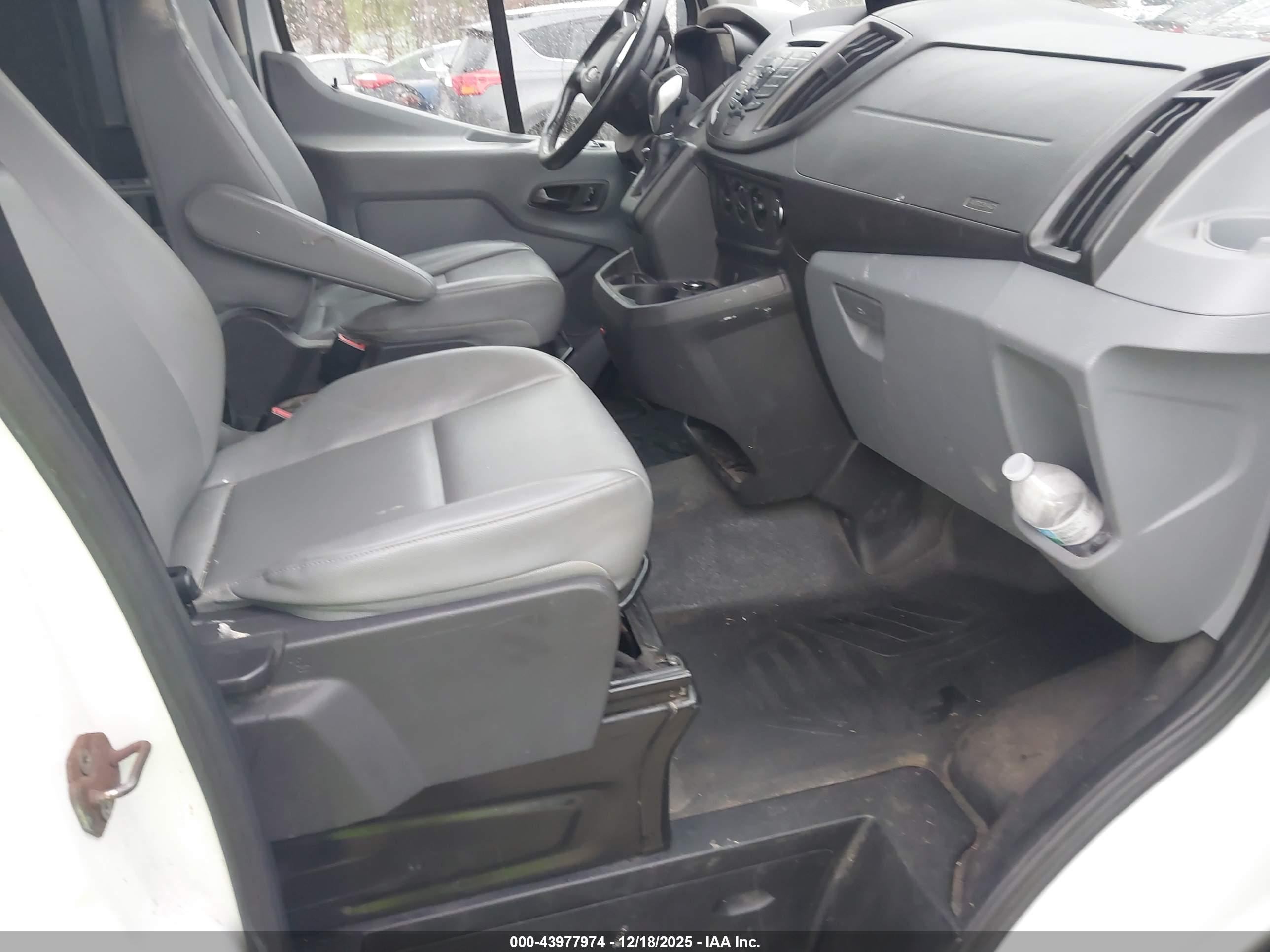 FORD TRANSIT-250 image 5