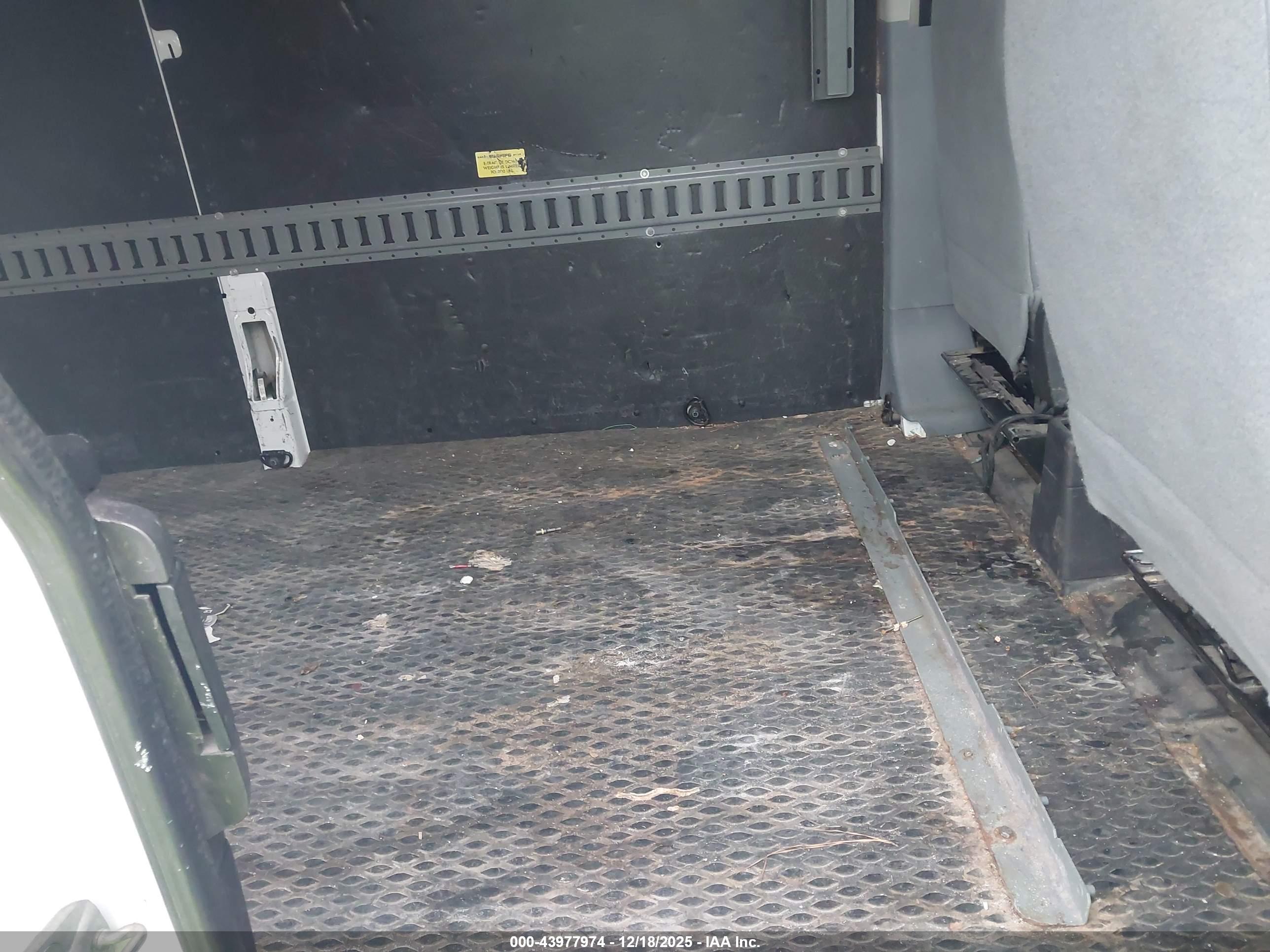 FORD TRANSIT-250 image 8
