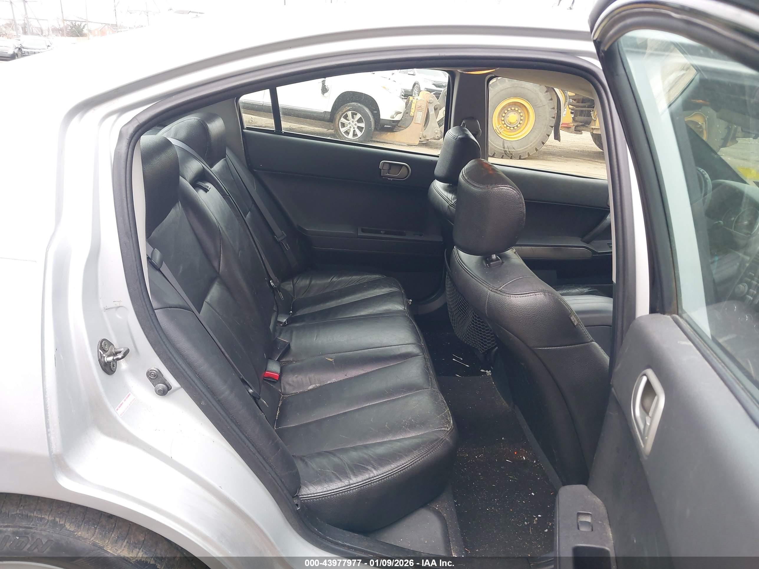 MITSUBISHI GALANT image 8