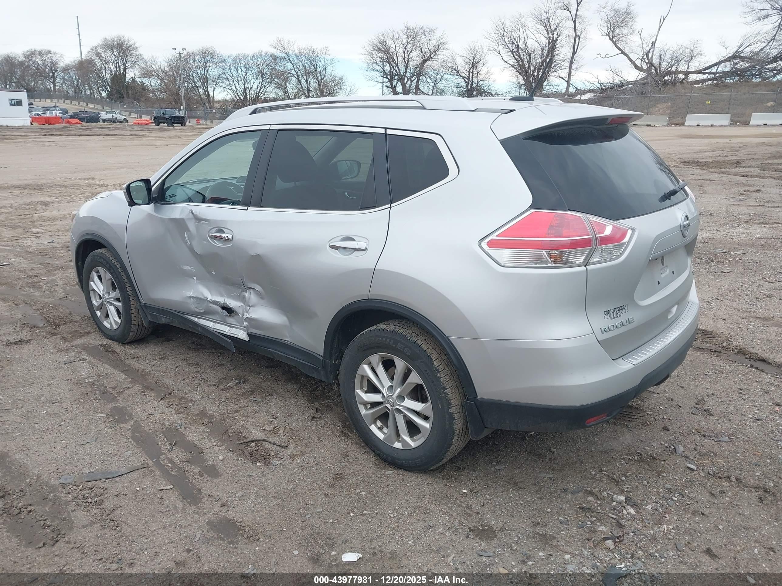 NISSAN ROGUE image 3