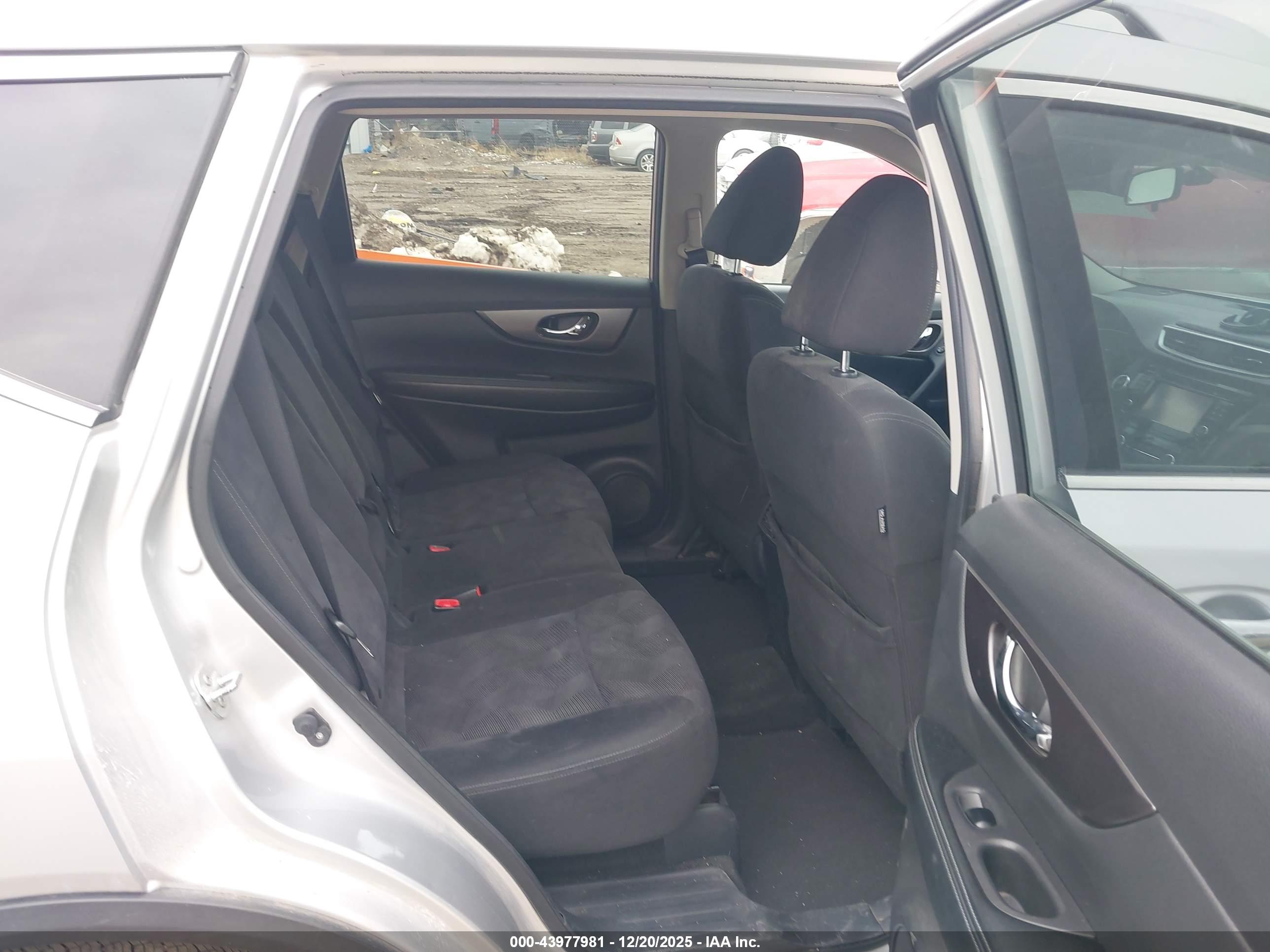 NISSAN ROGUE image 8