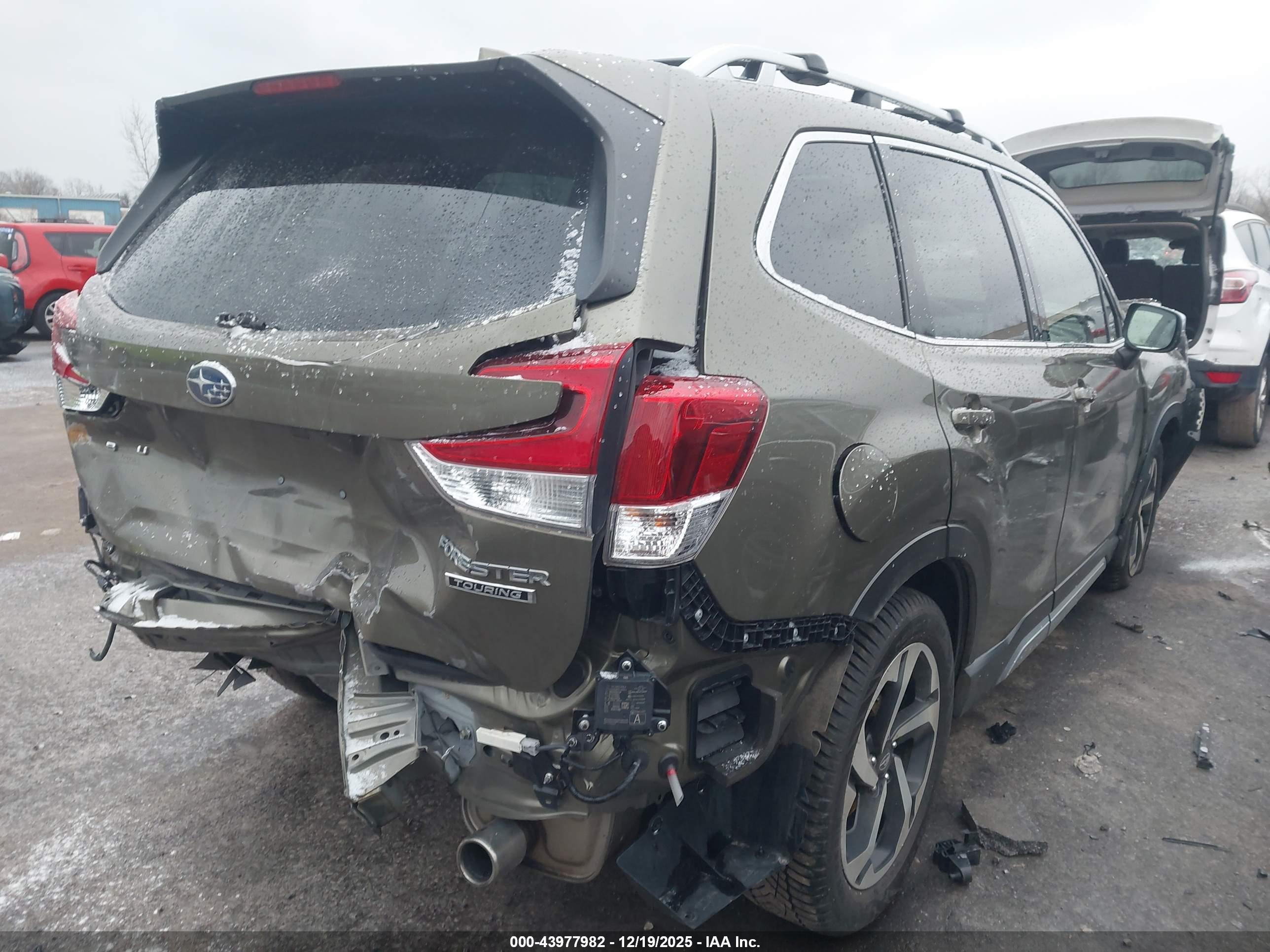 SUBARU FORESTER image 4