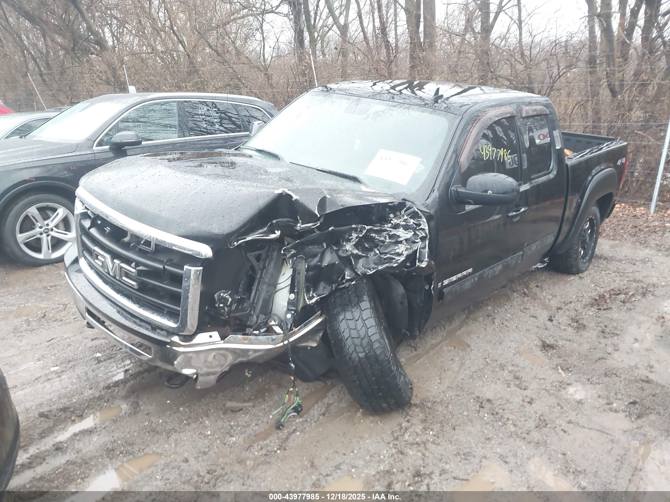 GMC SIERRA image 2