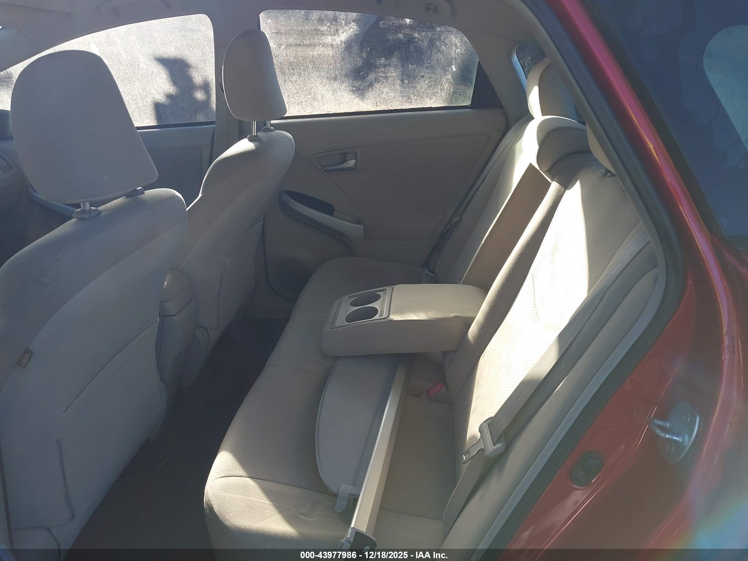 TOYOTA PRIUS image 8
