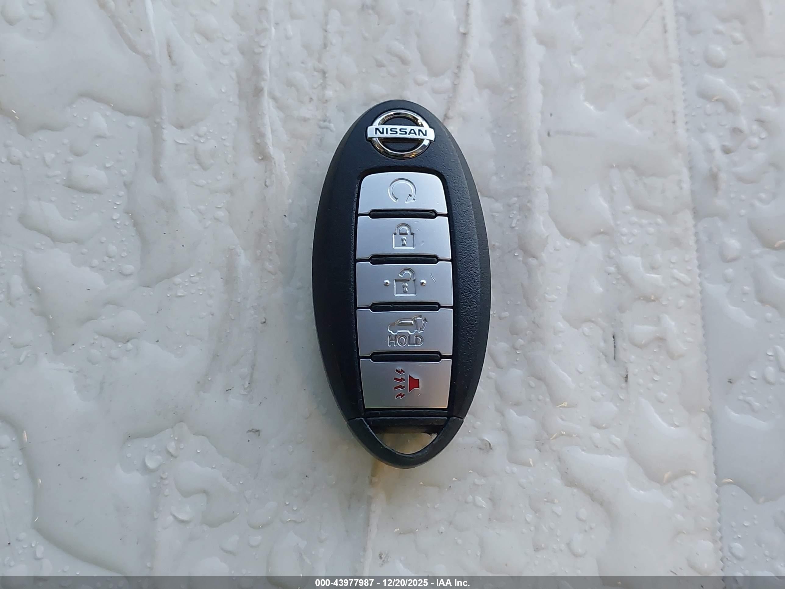 NISSAN ROGUE image 11