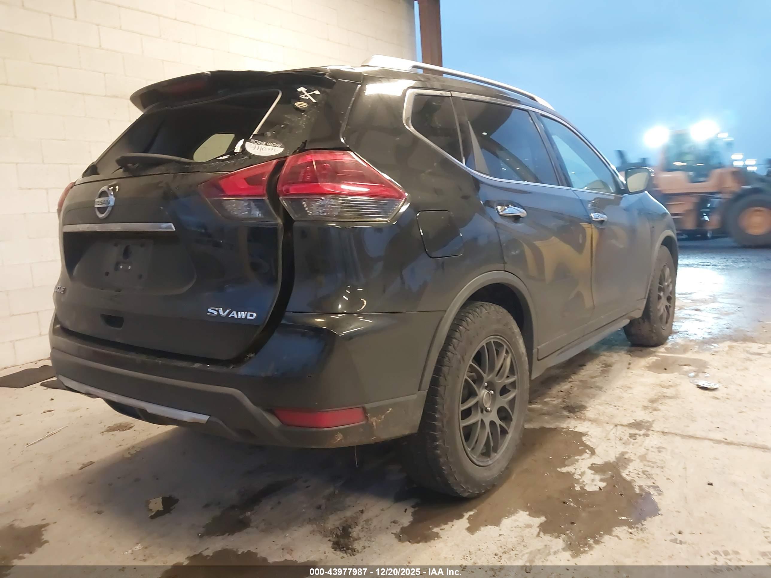 NISSAN ROGUE image 4