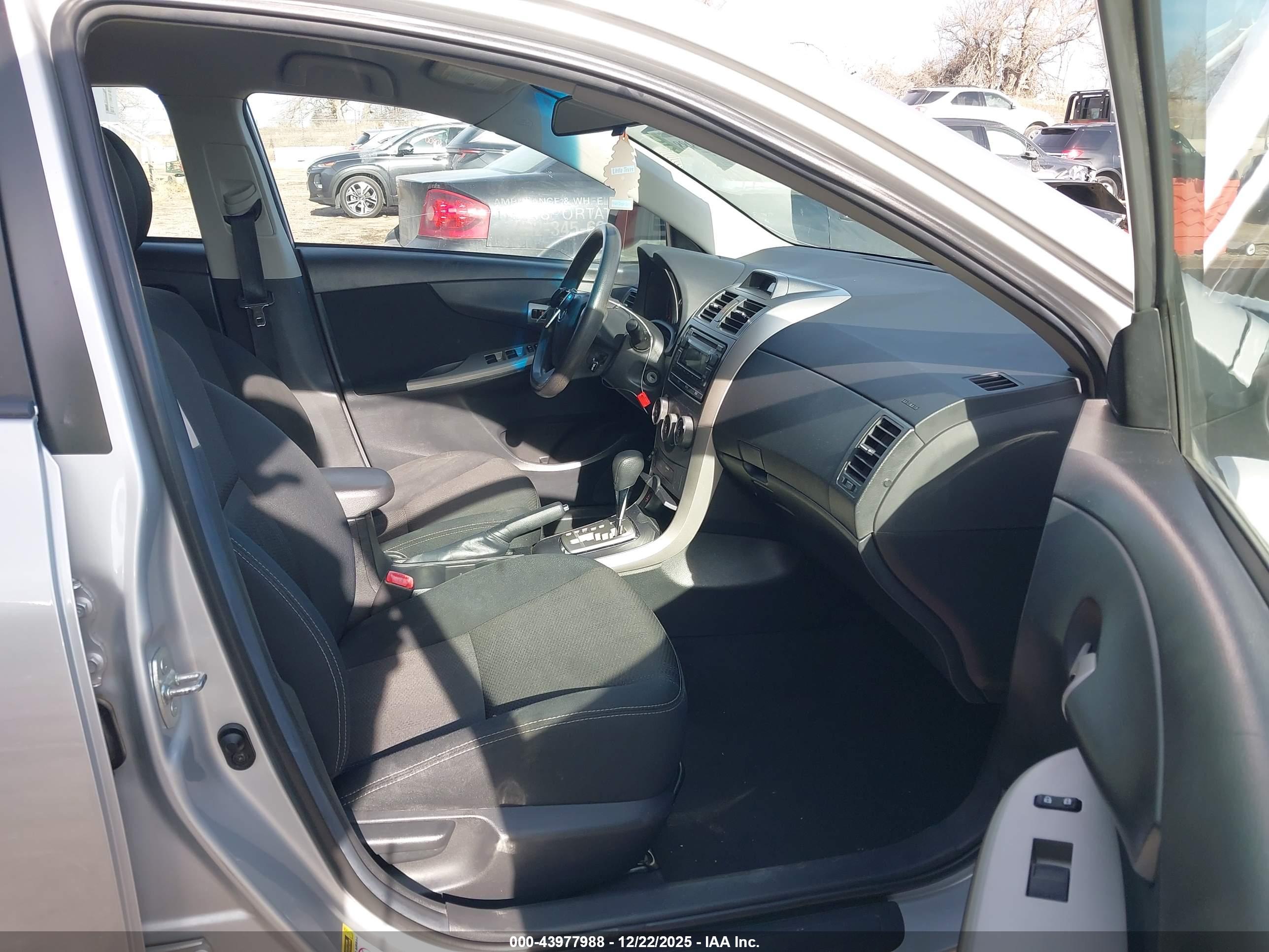 TOYOTA COROLLA image 5