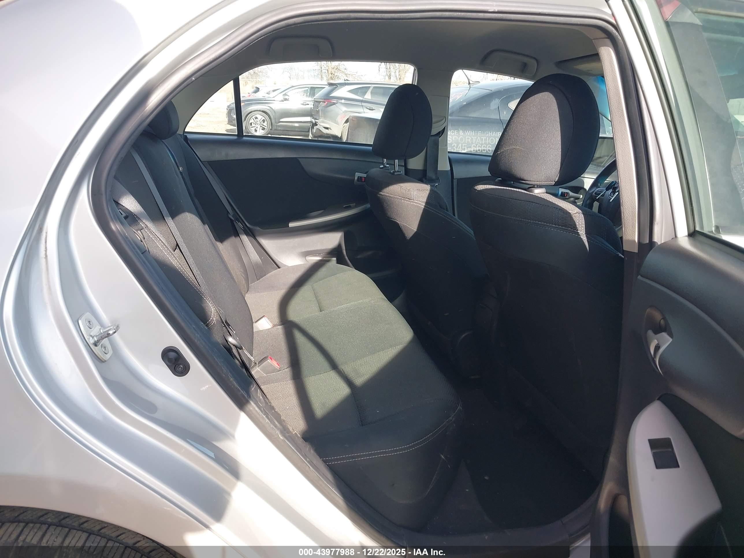 TOYOTA COROLLA image 8