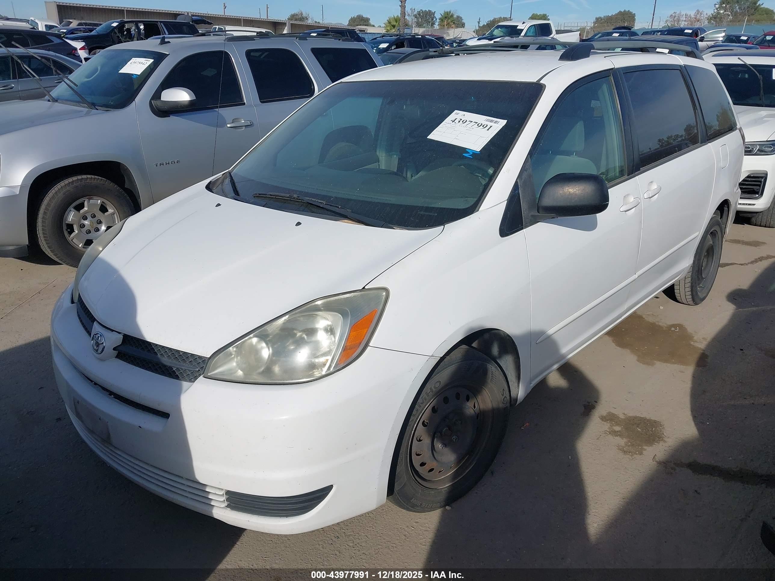 TOYOTA SIENNA image 2