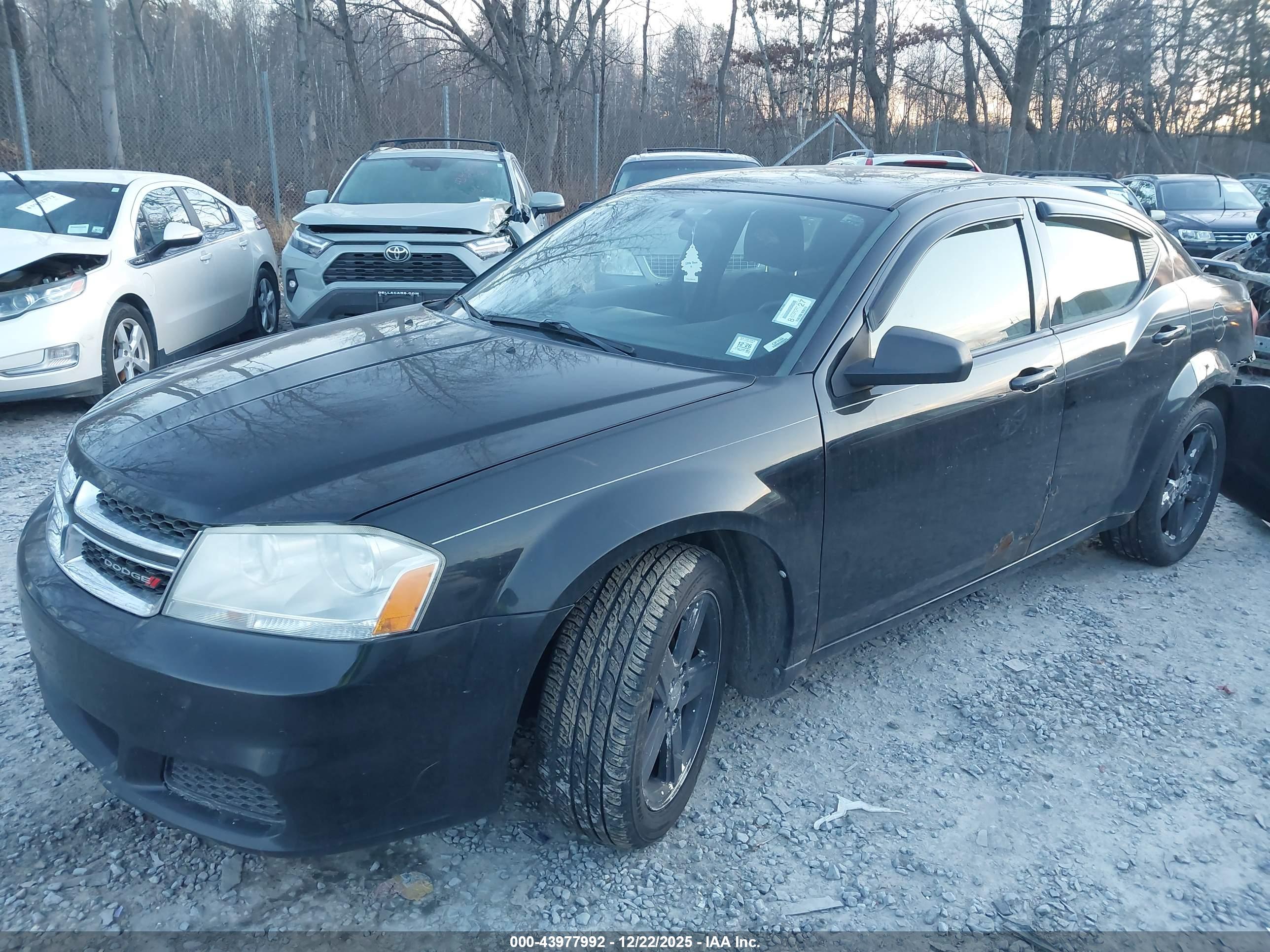 DODGE AVENGER image 2