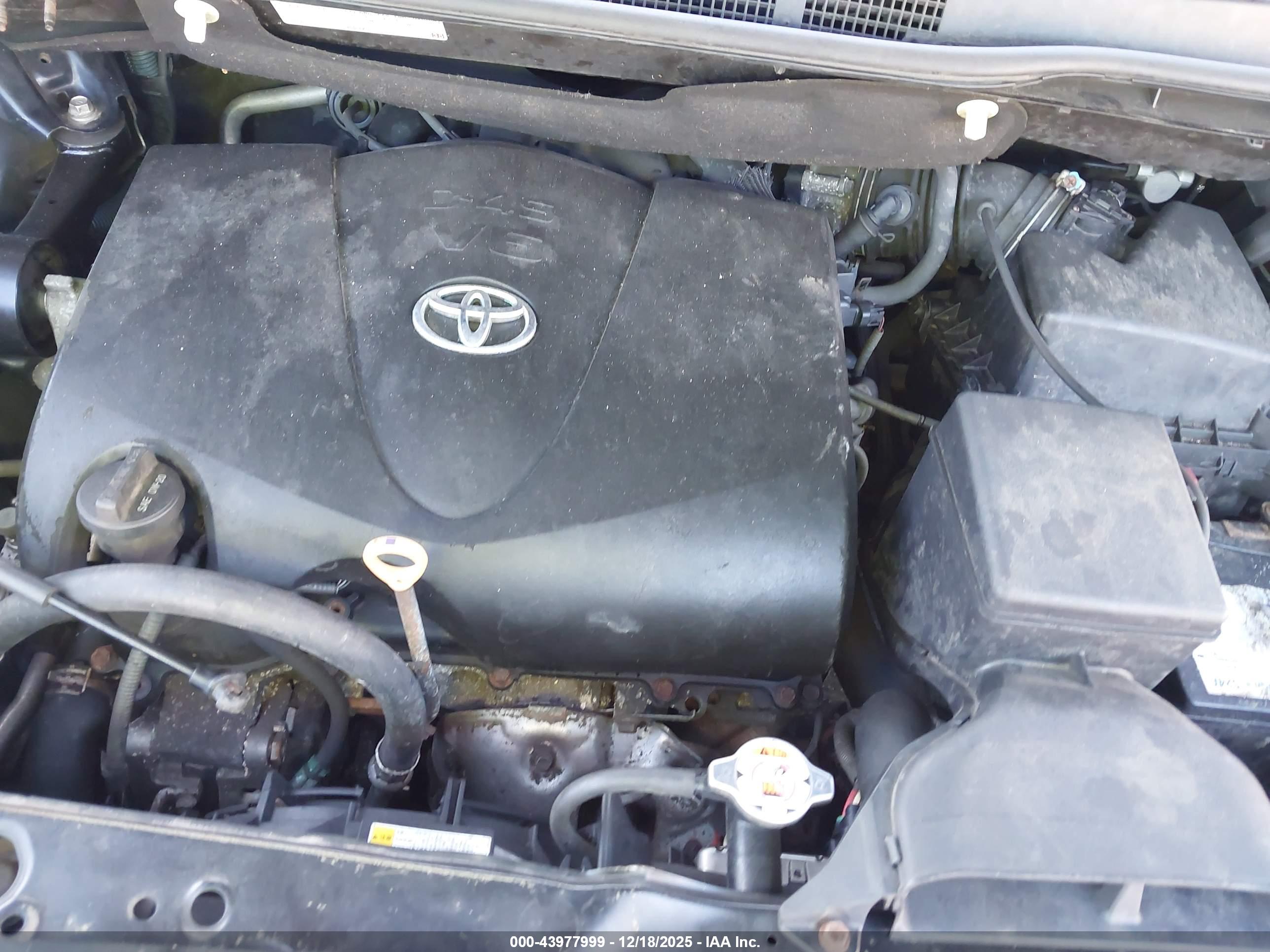 TOYOTA SIENNA image 10