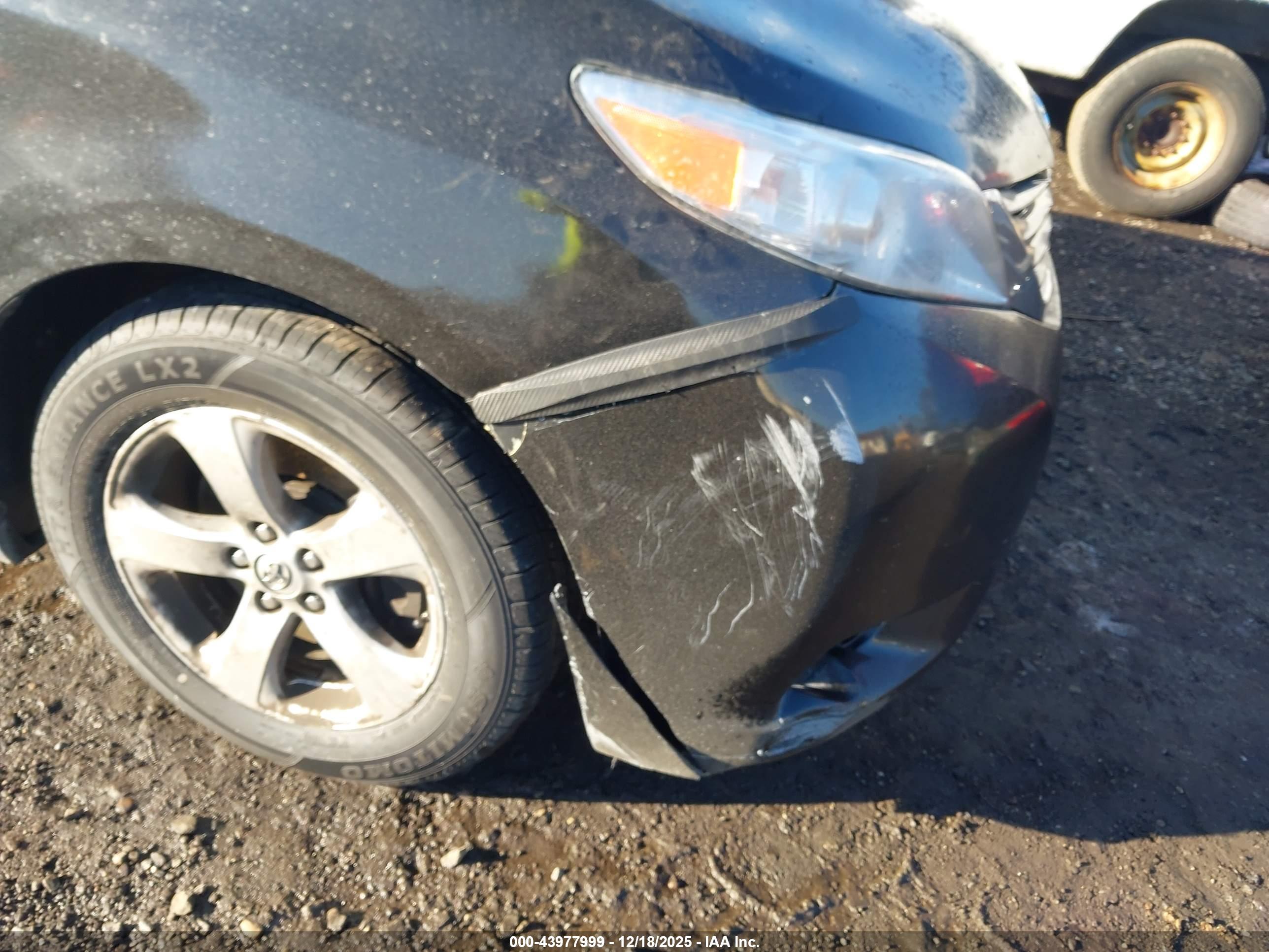 TOYOTA SIENNA image 6