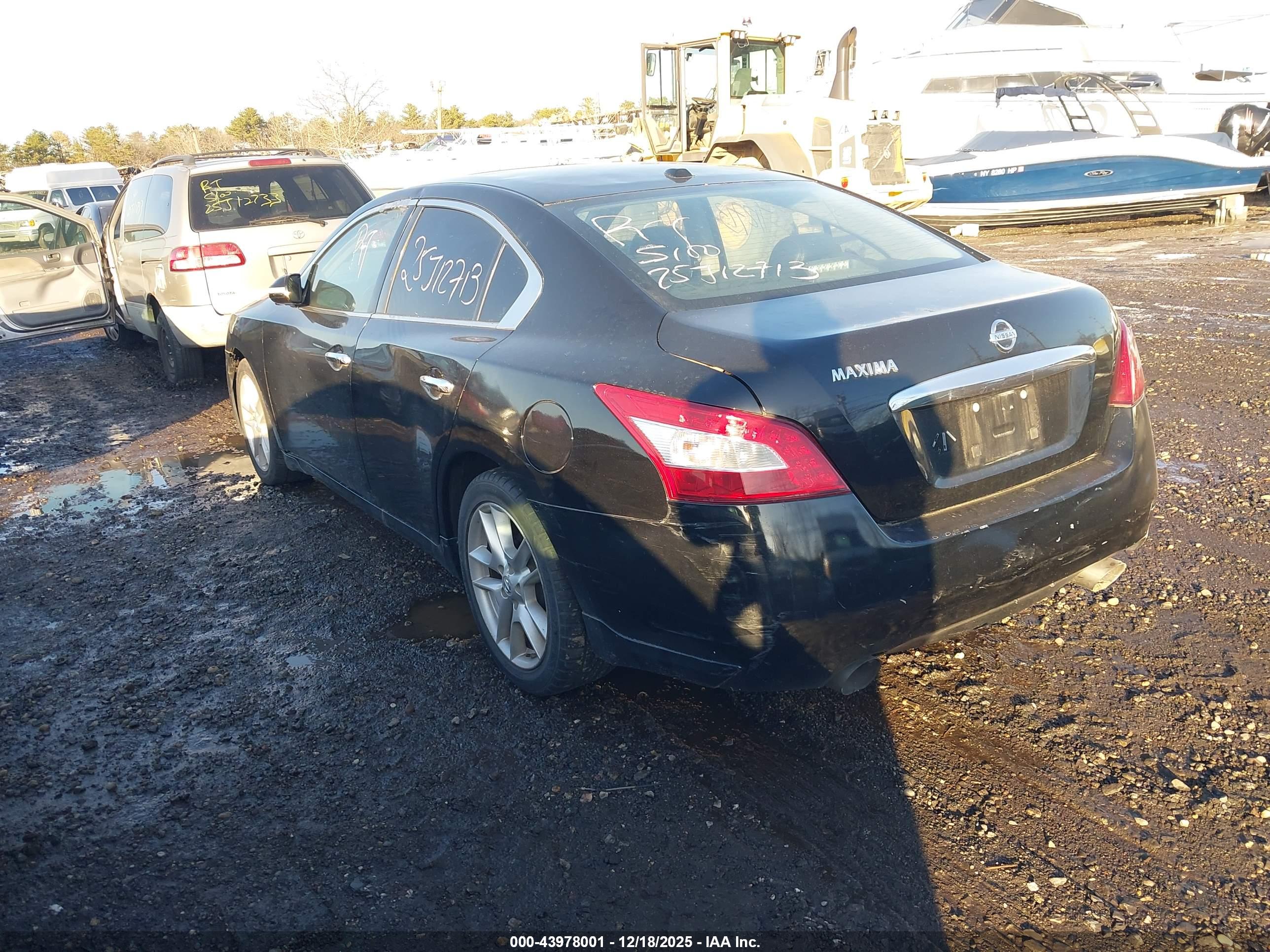 NISSAN MAXIMA image 3