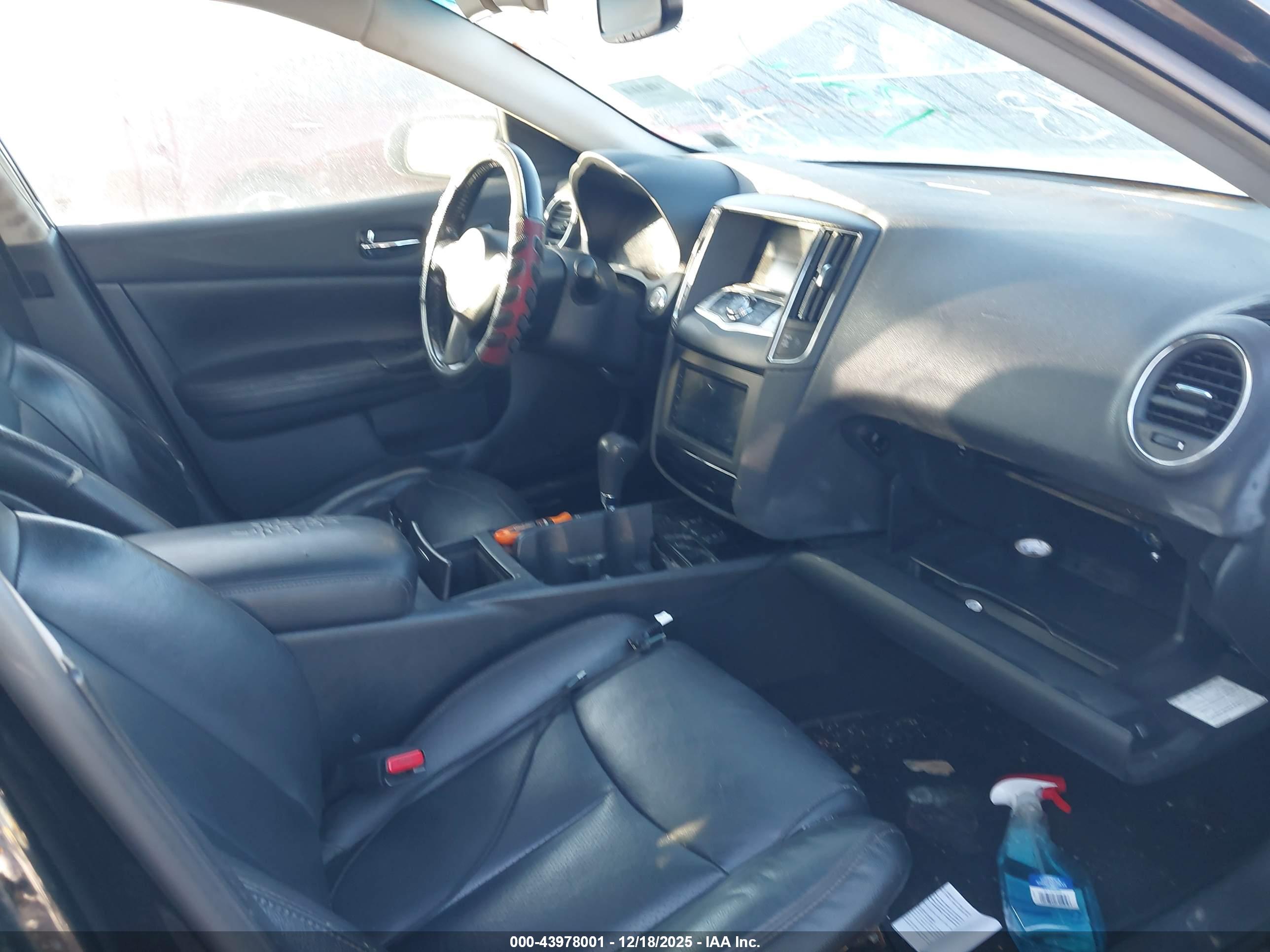 NISSAN MAXIMA image 5