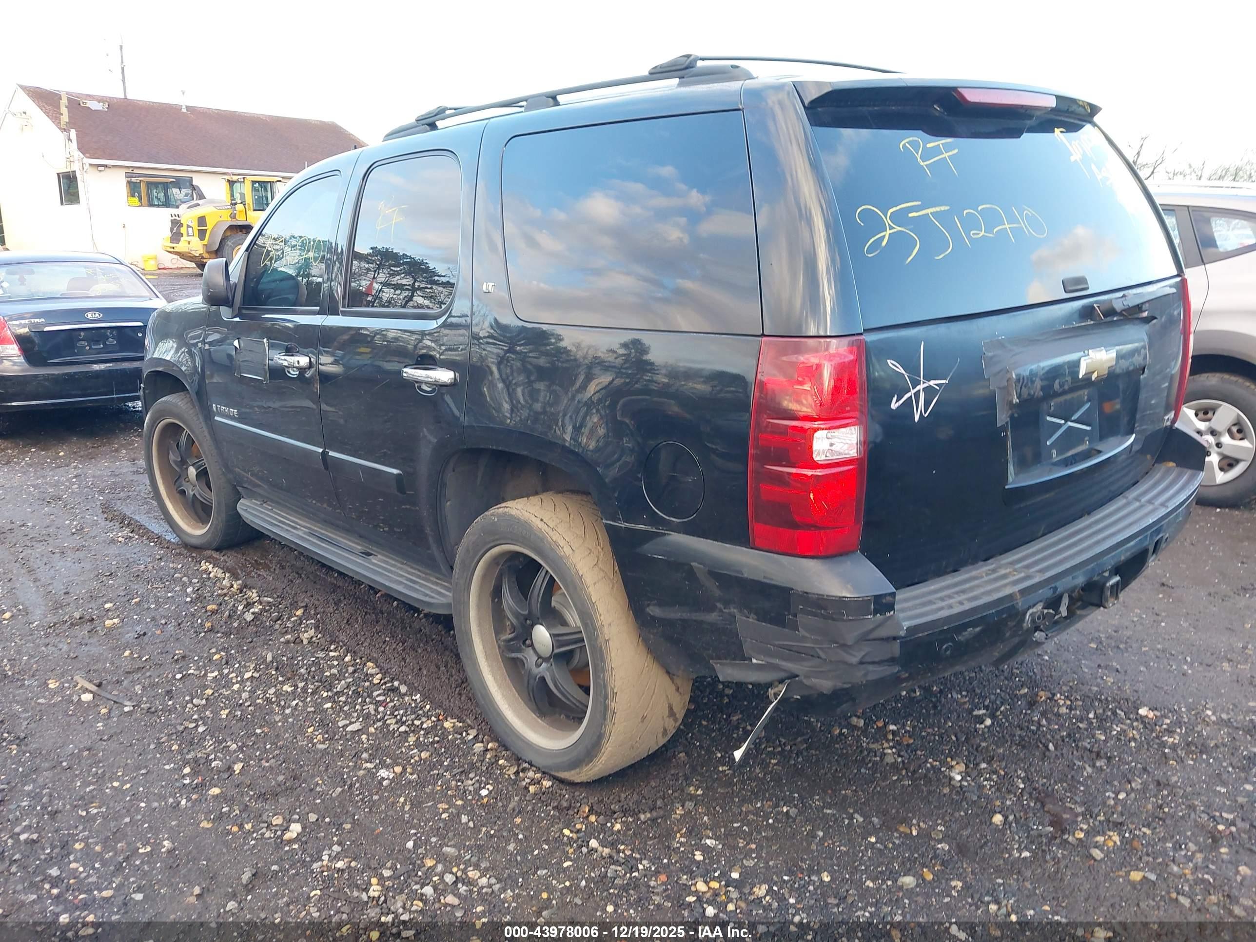 CHEVROLET TAHOE image 3