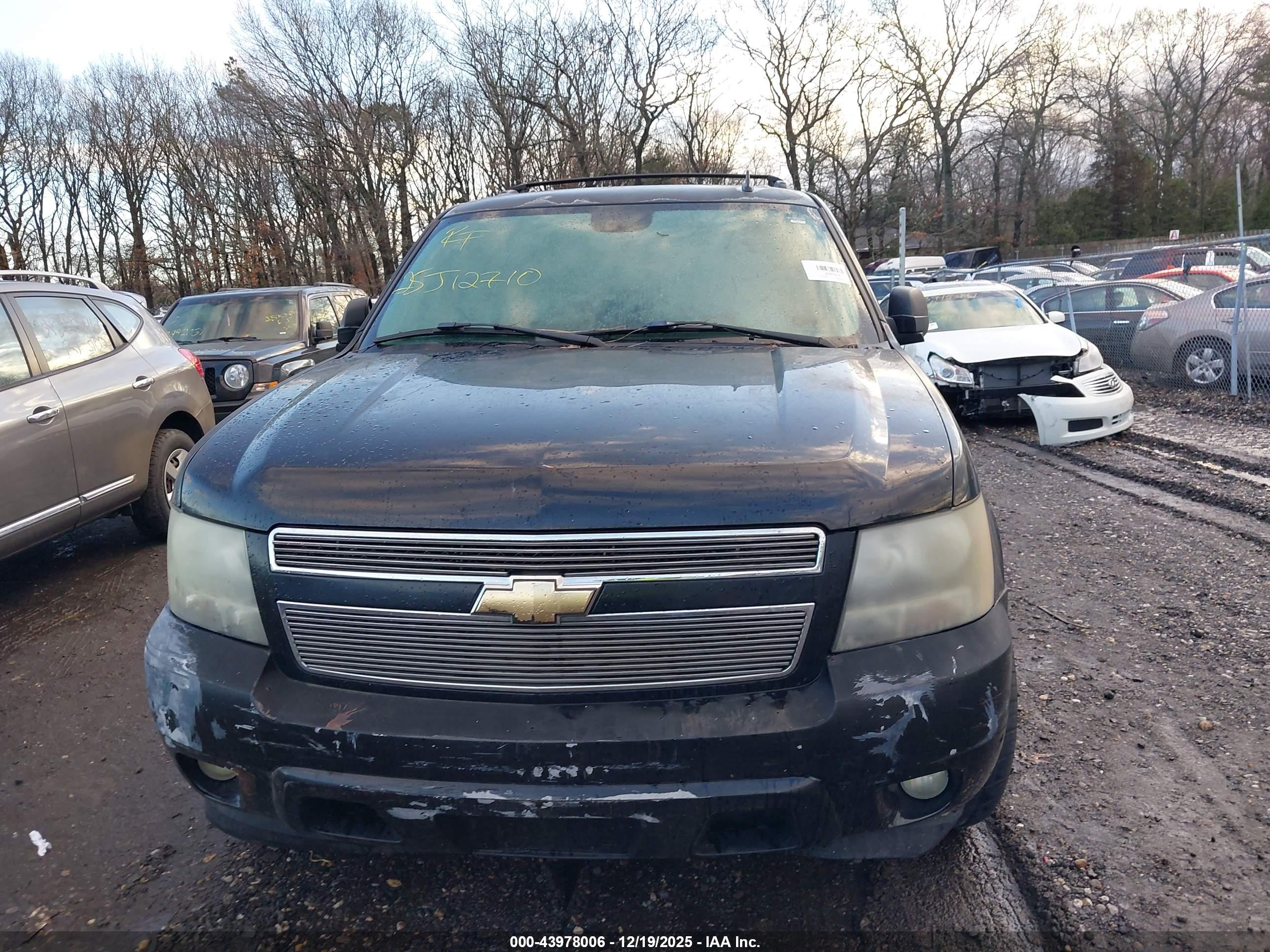 CHEVROLET TAHOE image 6
