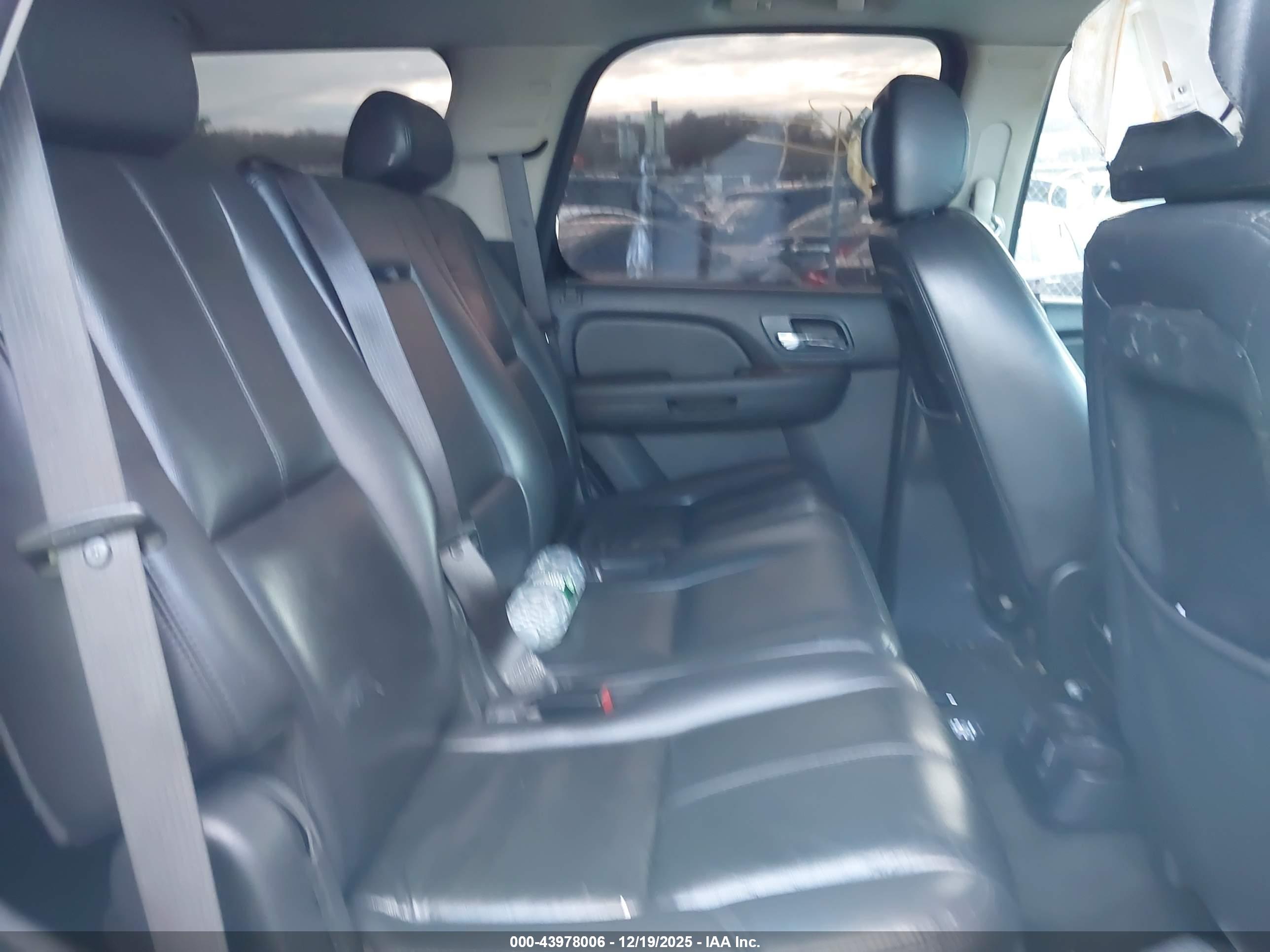 CHEVROLET TAHOE image 8