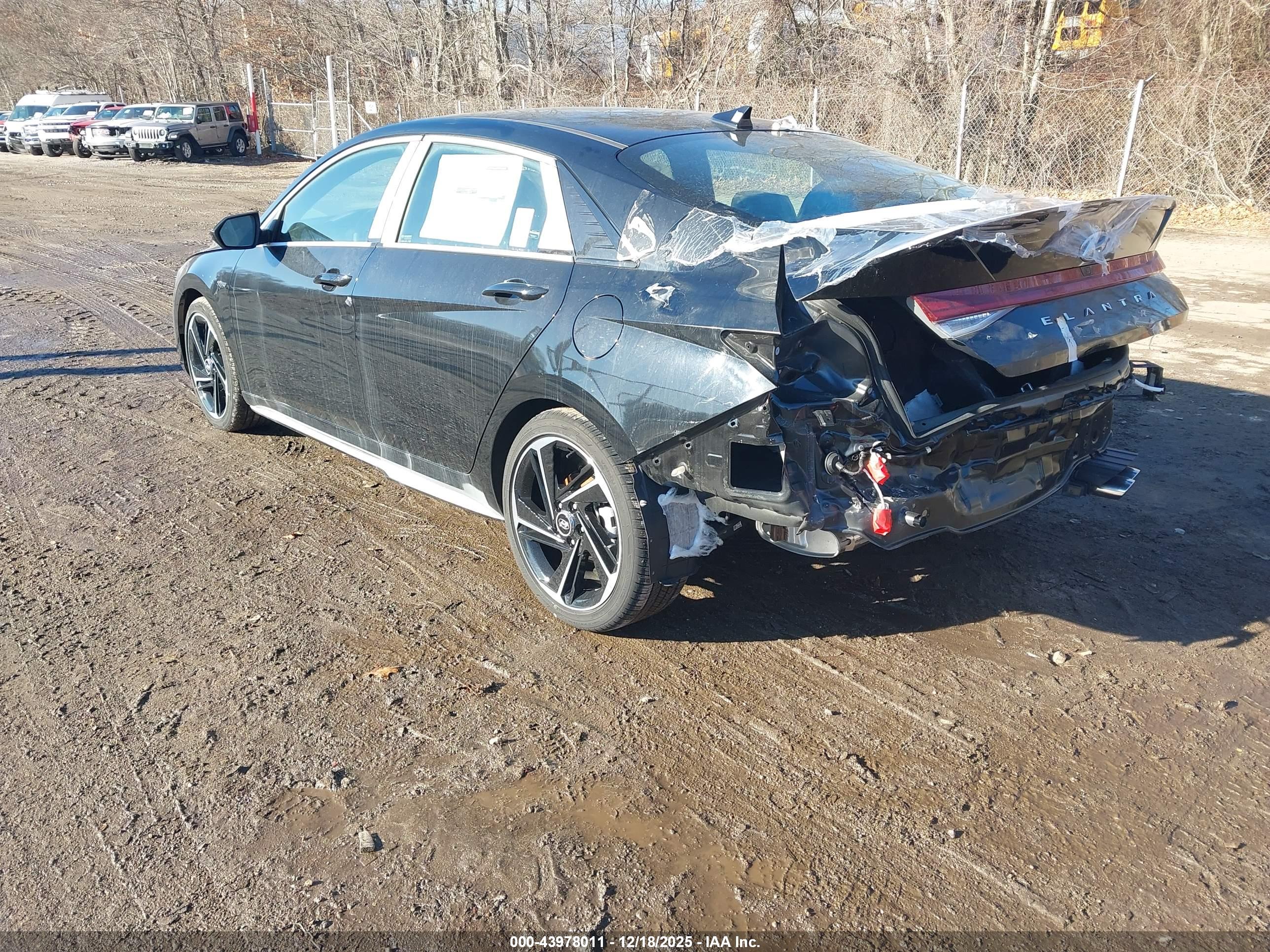 HYUNDAI ELANTRA image 3