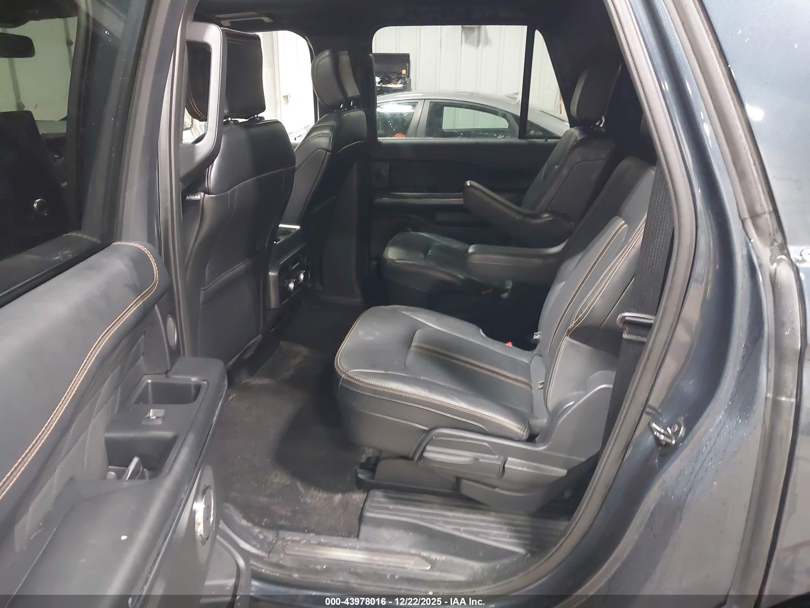 FORD EXPEDITION image 8