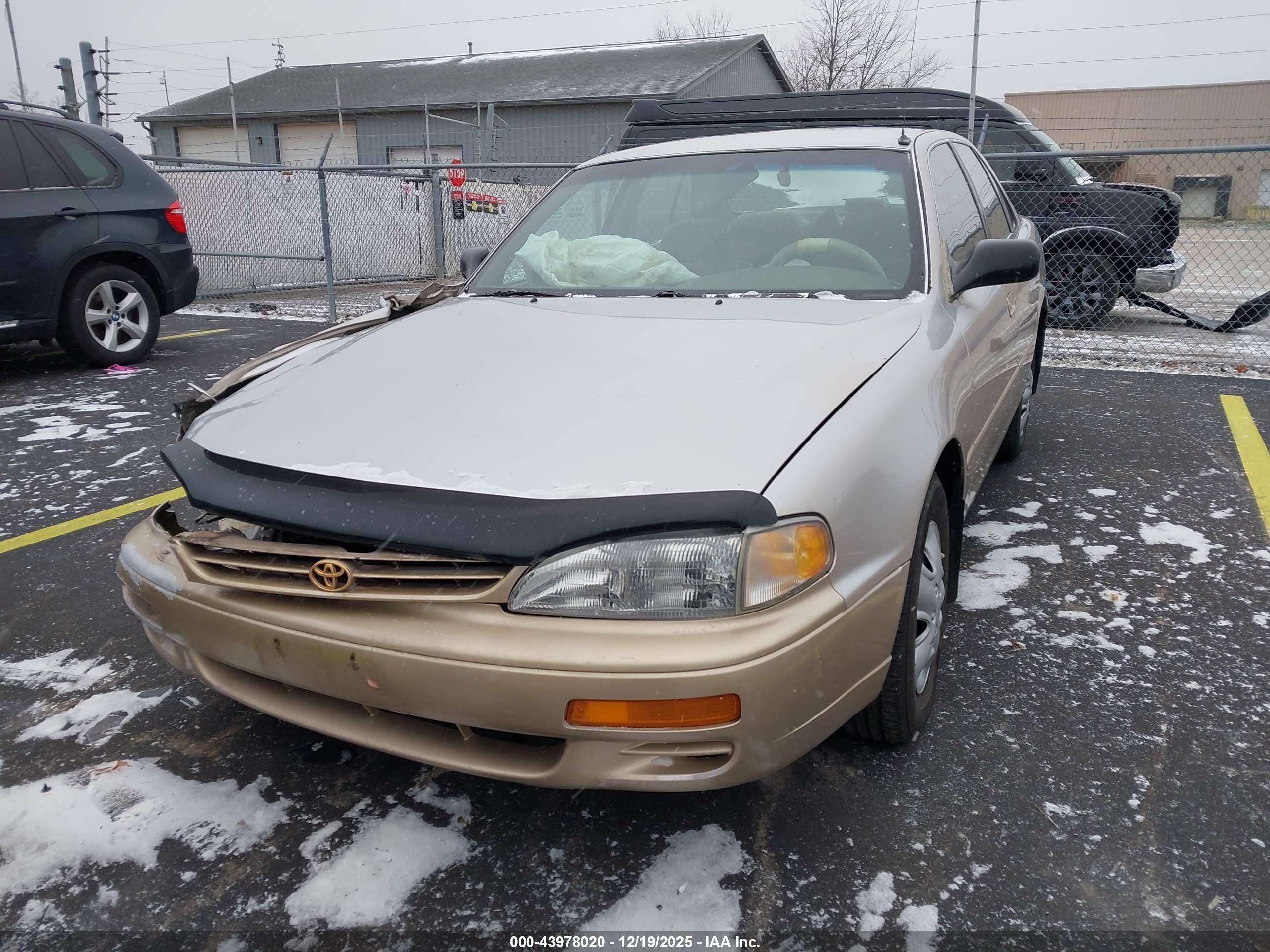 TOYOTA CAMRY image 2
