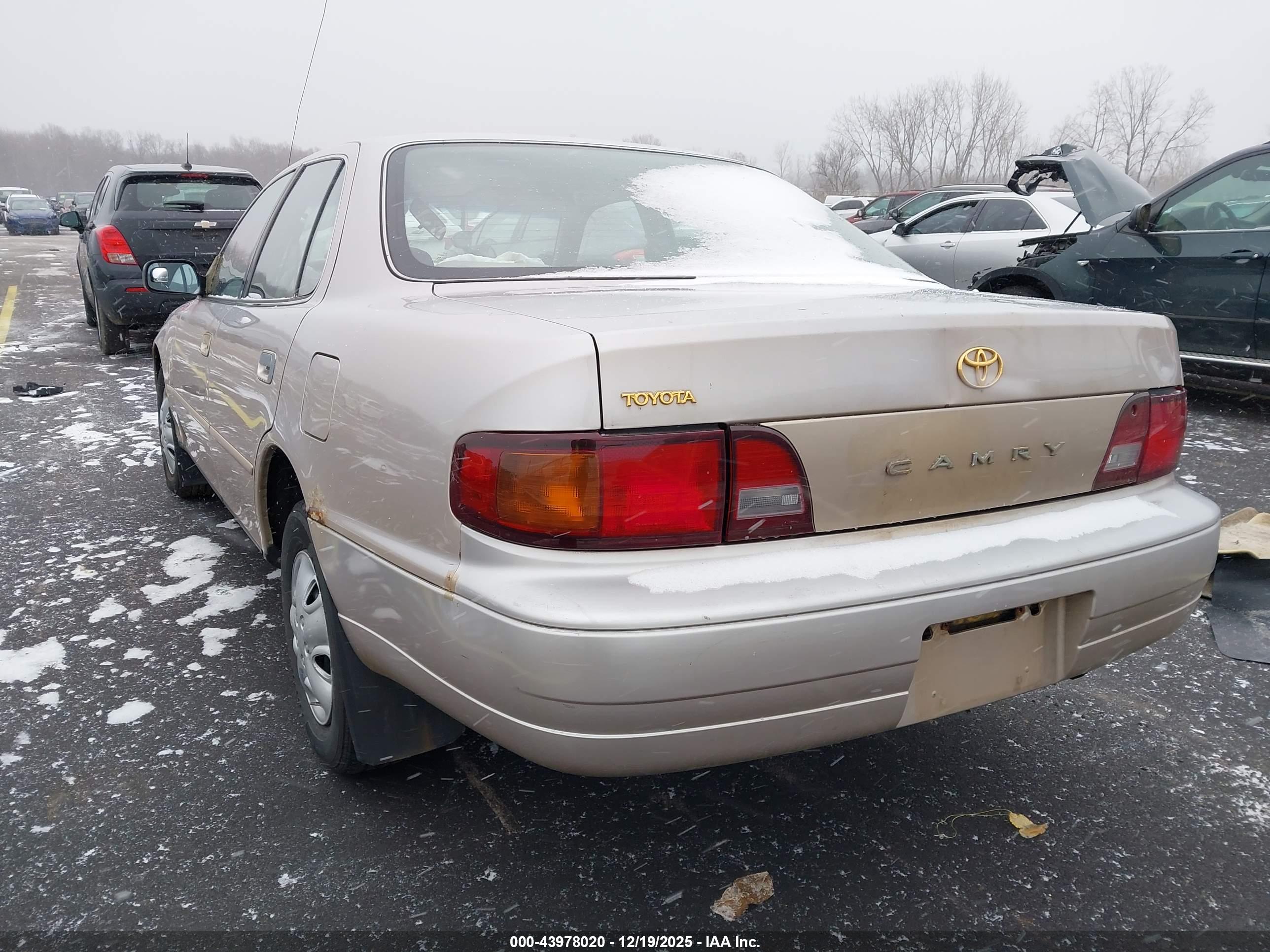TOYOTA CAMRY image 3