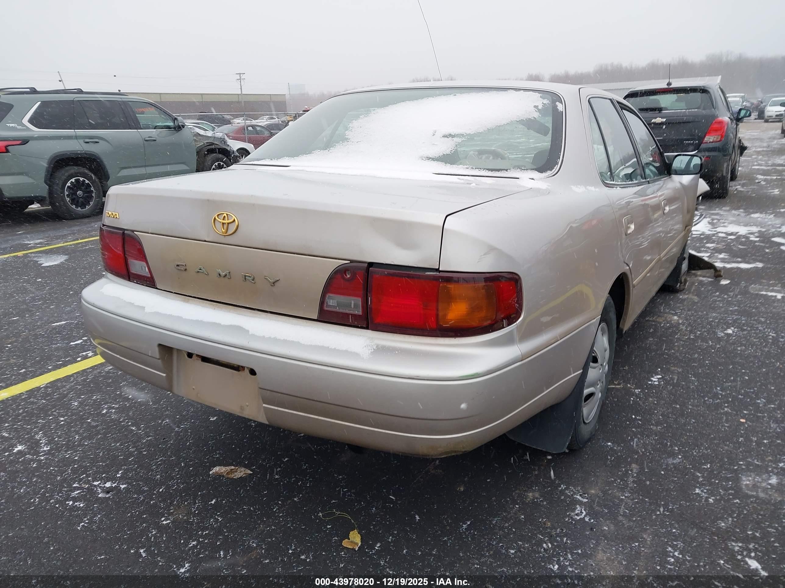 TOYOTA CAMRY image 4