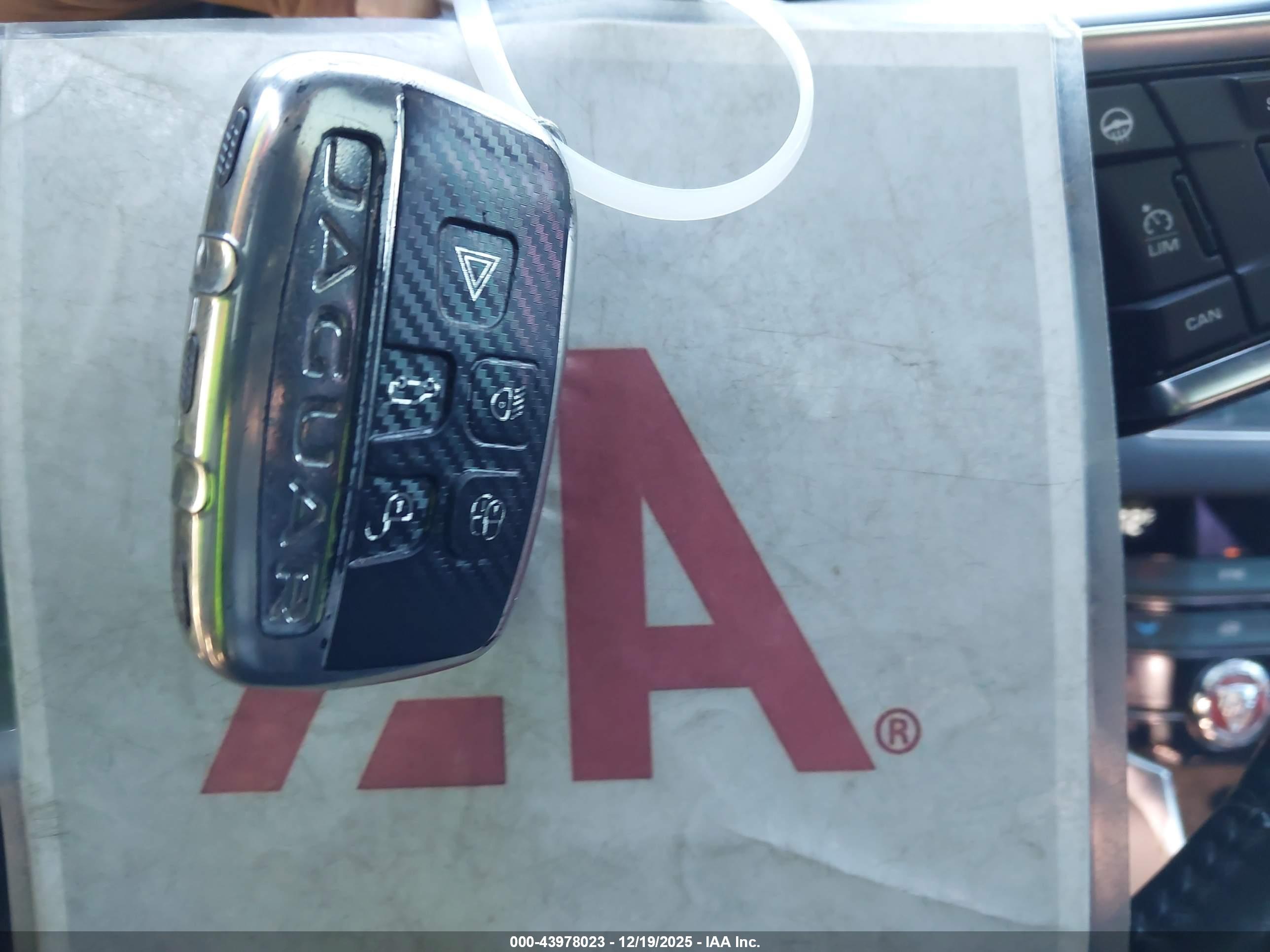 JAGUAR XF image 11