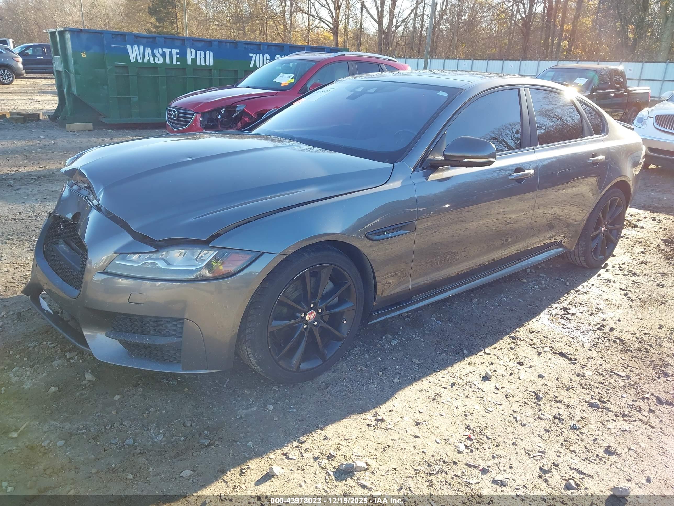 JAGUAR XF image 2