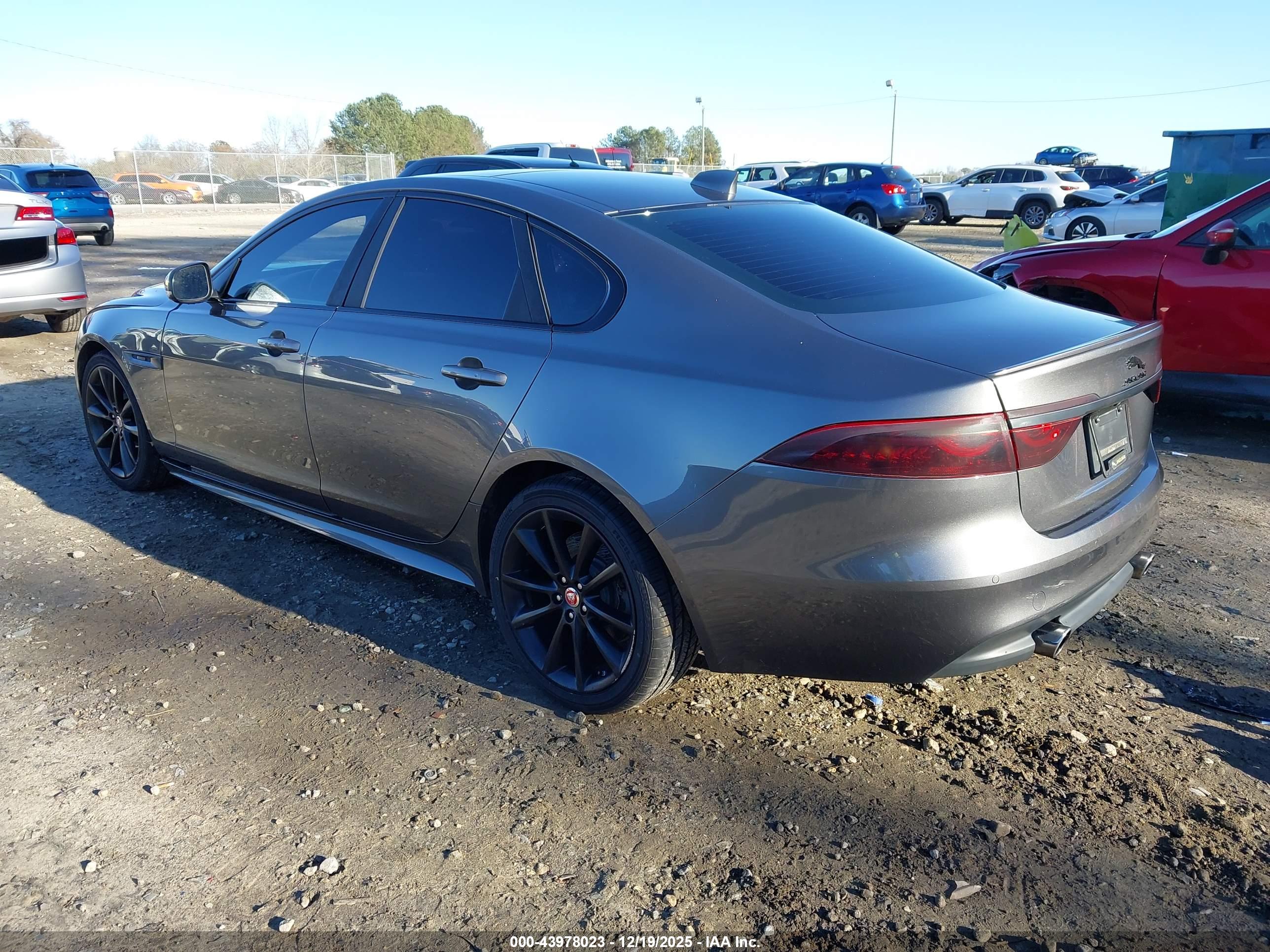JAGUAR XF image 3