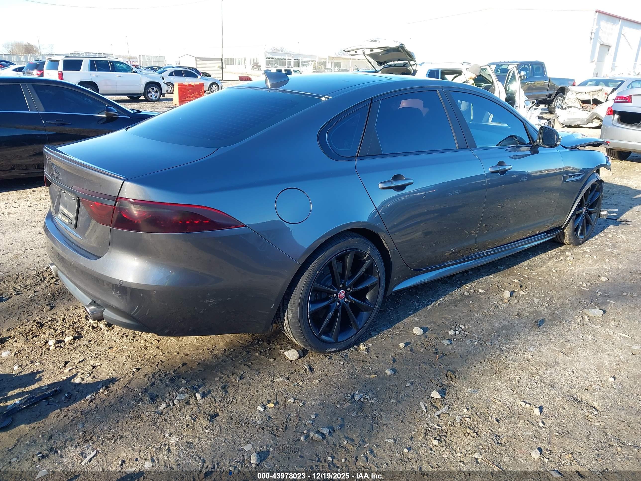 JAGUAR XF image 4