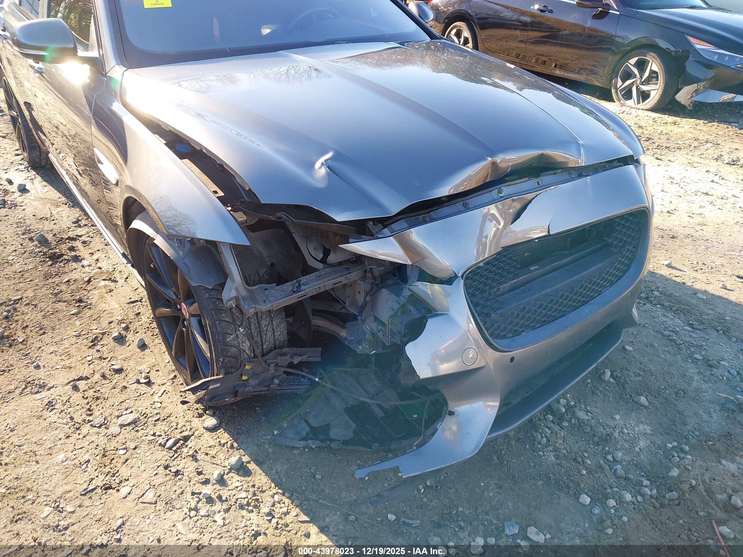 JAGUAR XF image 6