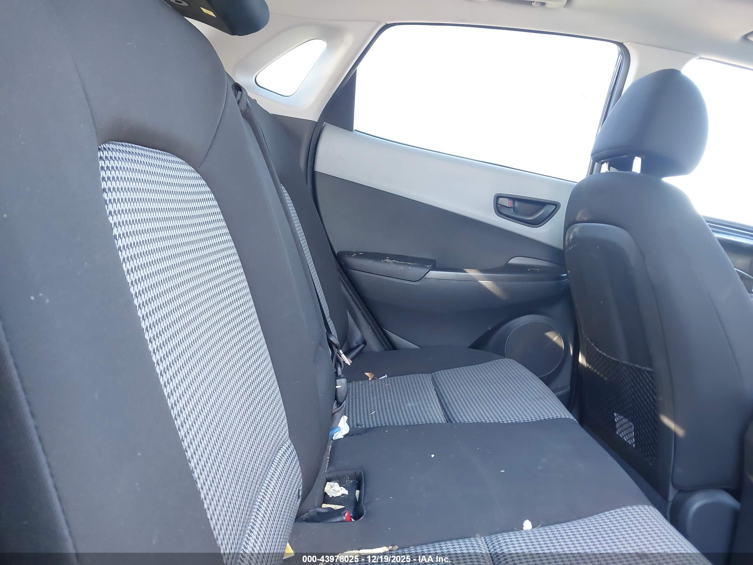 HYUNDAI KONA image 8
