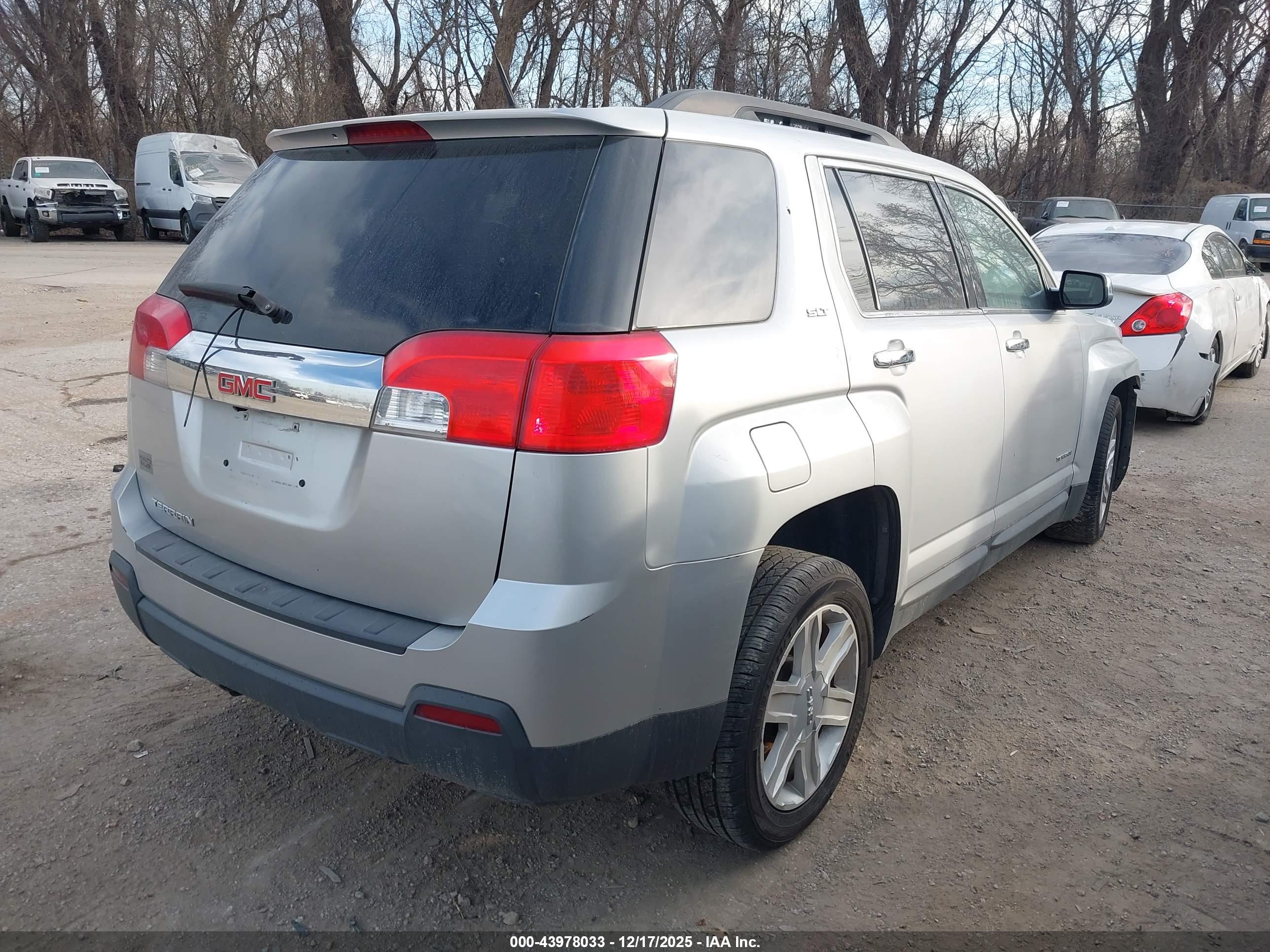 GMC TERRAIN image 4