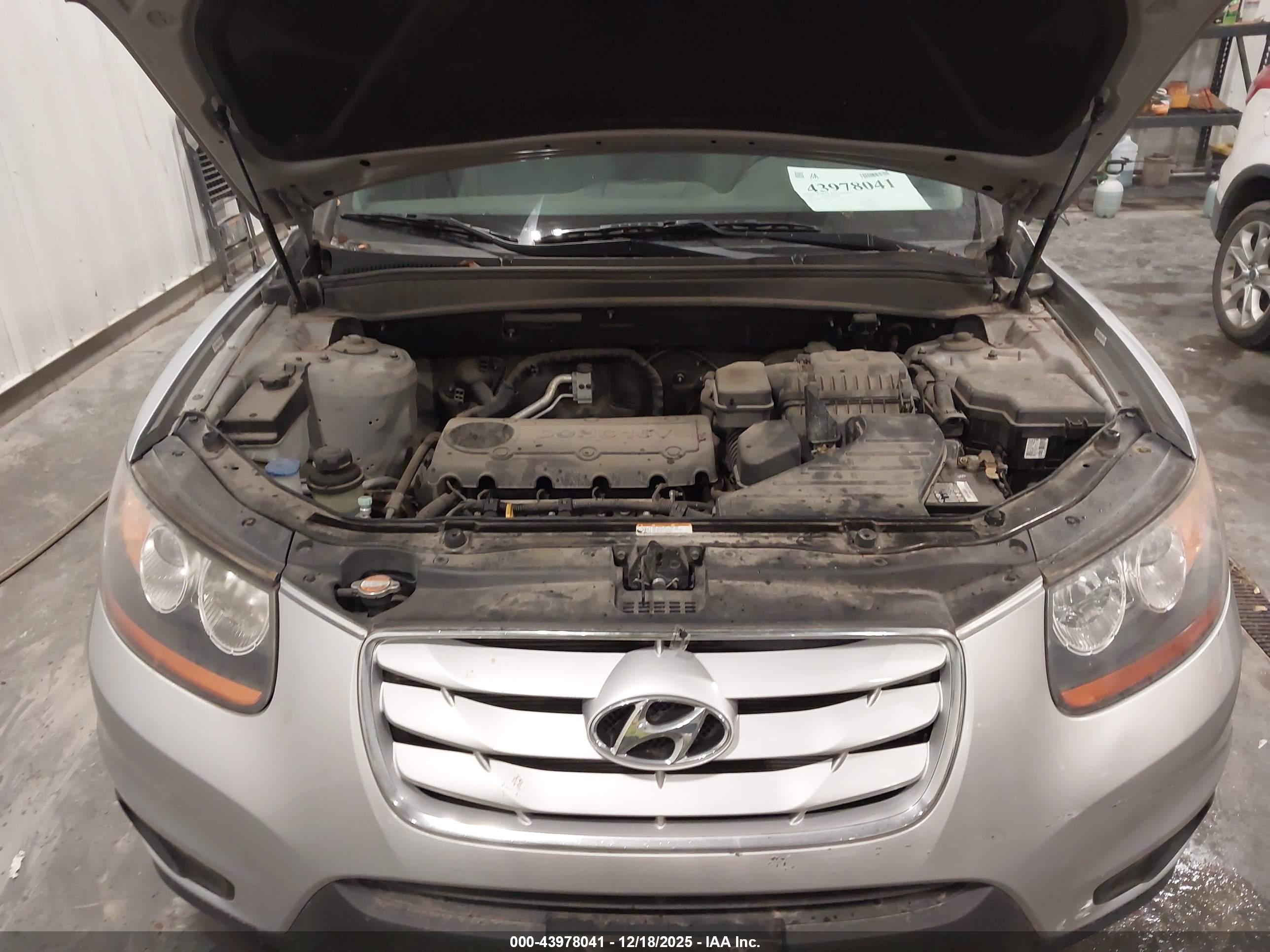 HYUNDAI SANTA image 10