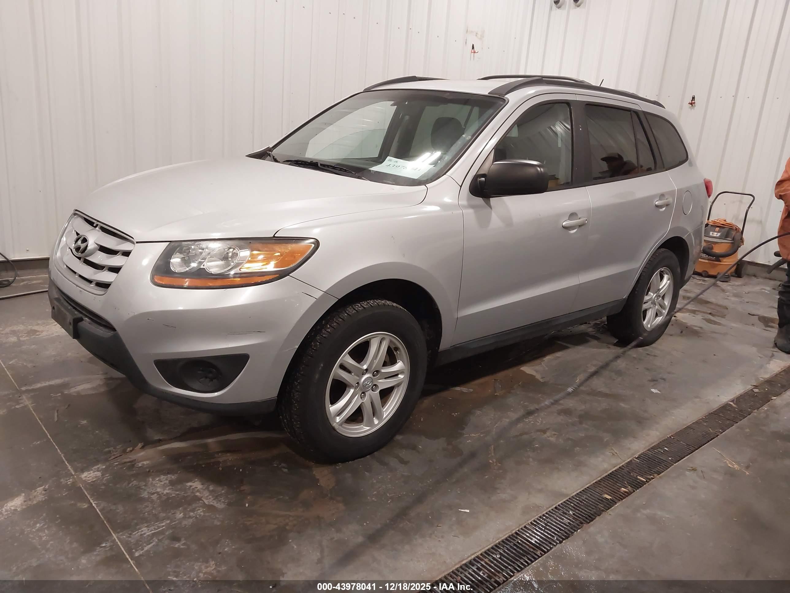 HYUNDAI SANTA image 2