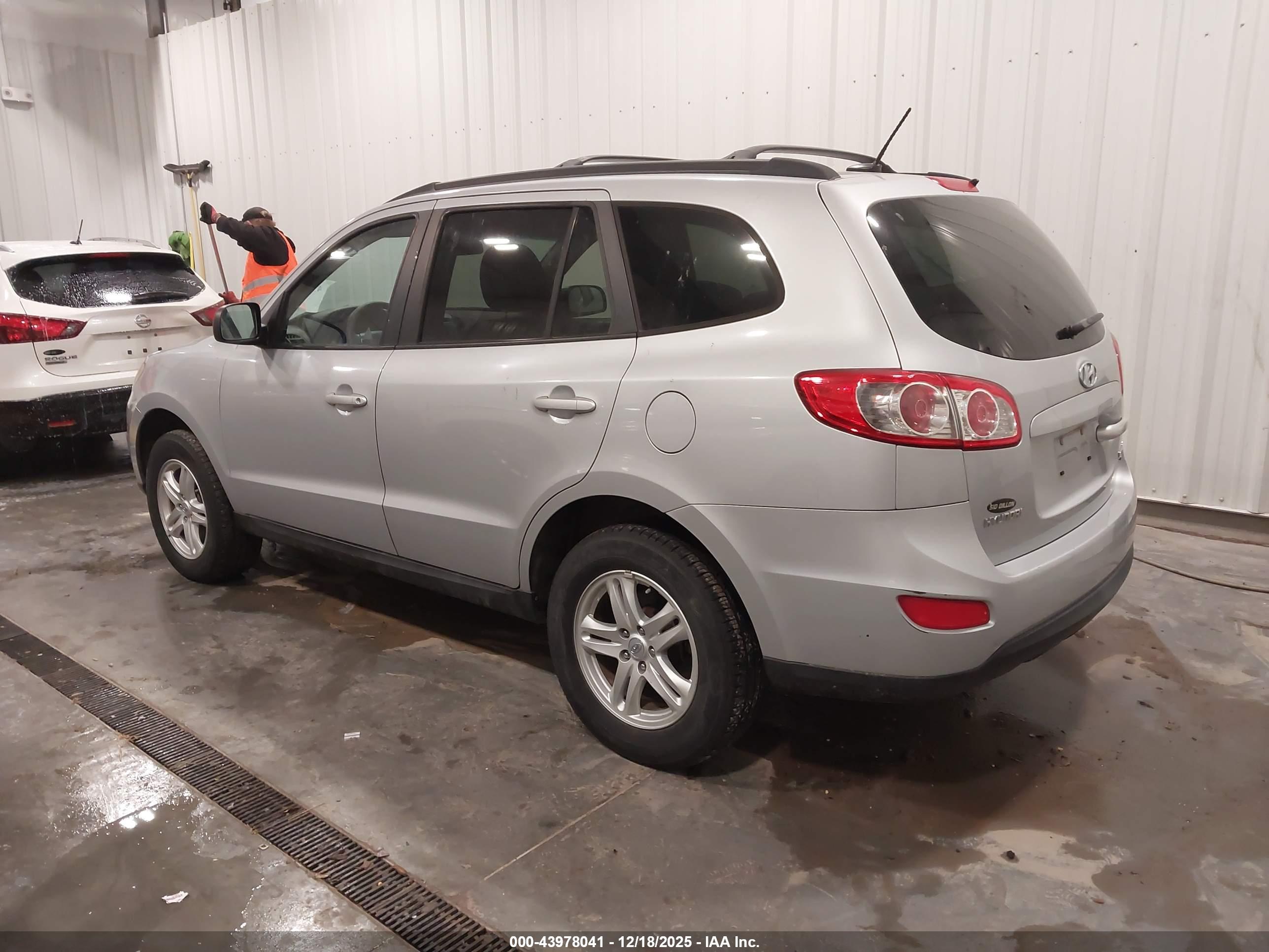 HYUNDAI SANTA image 3