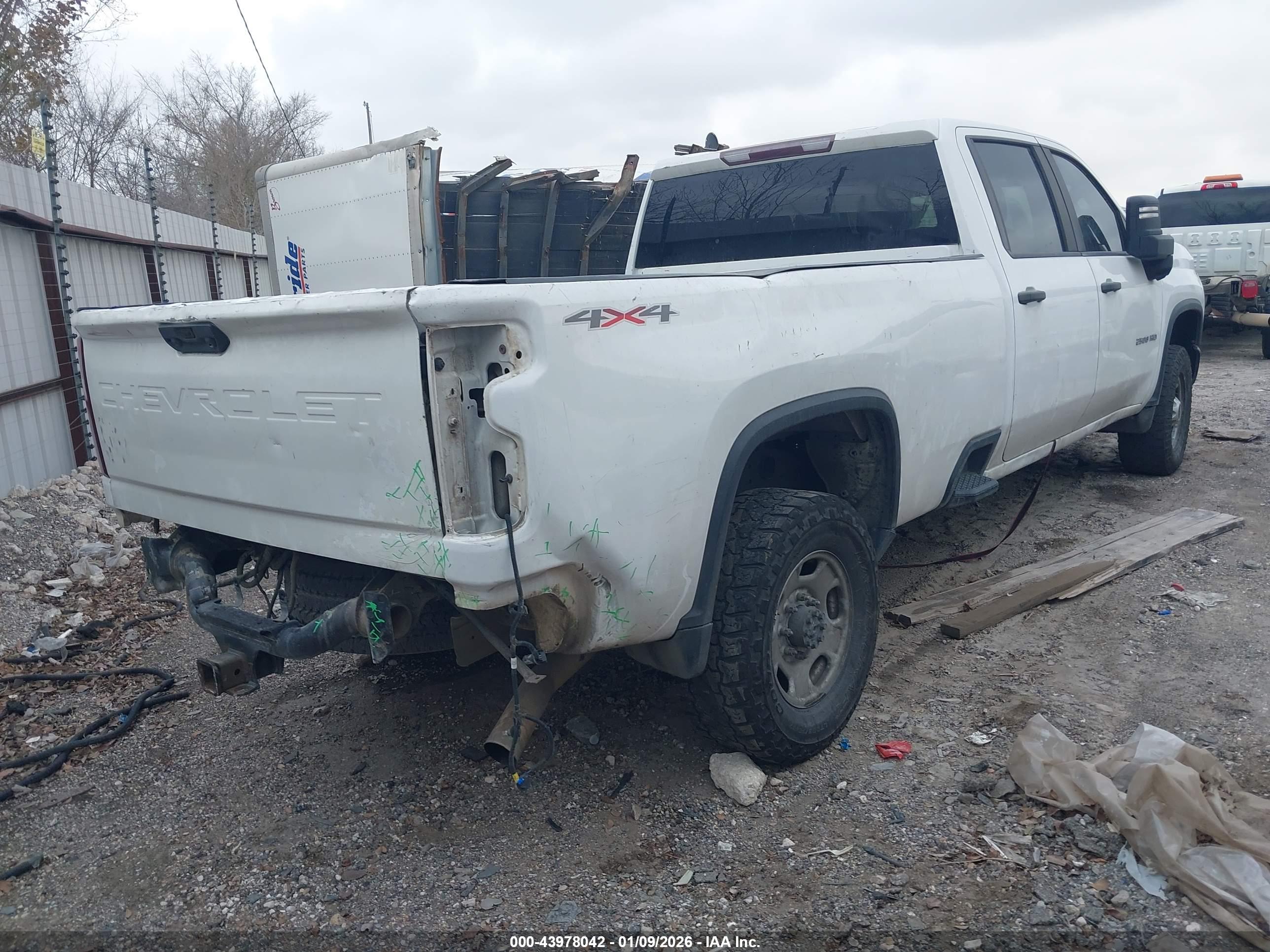 CHEVROLET SILVERADO image 4