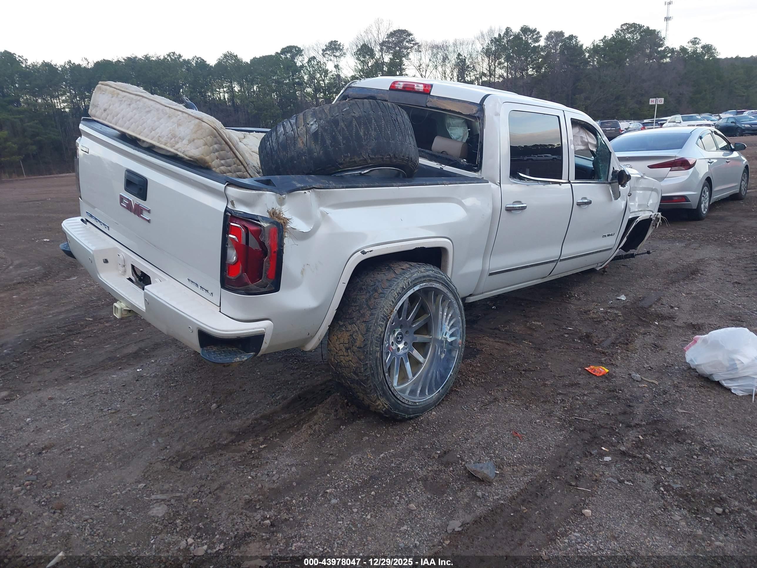 GMC SIERRA image 4